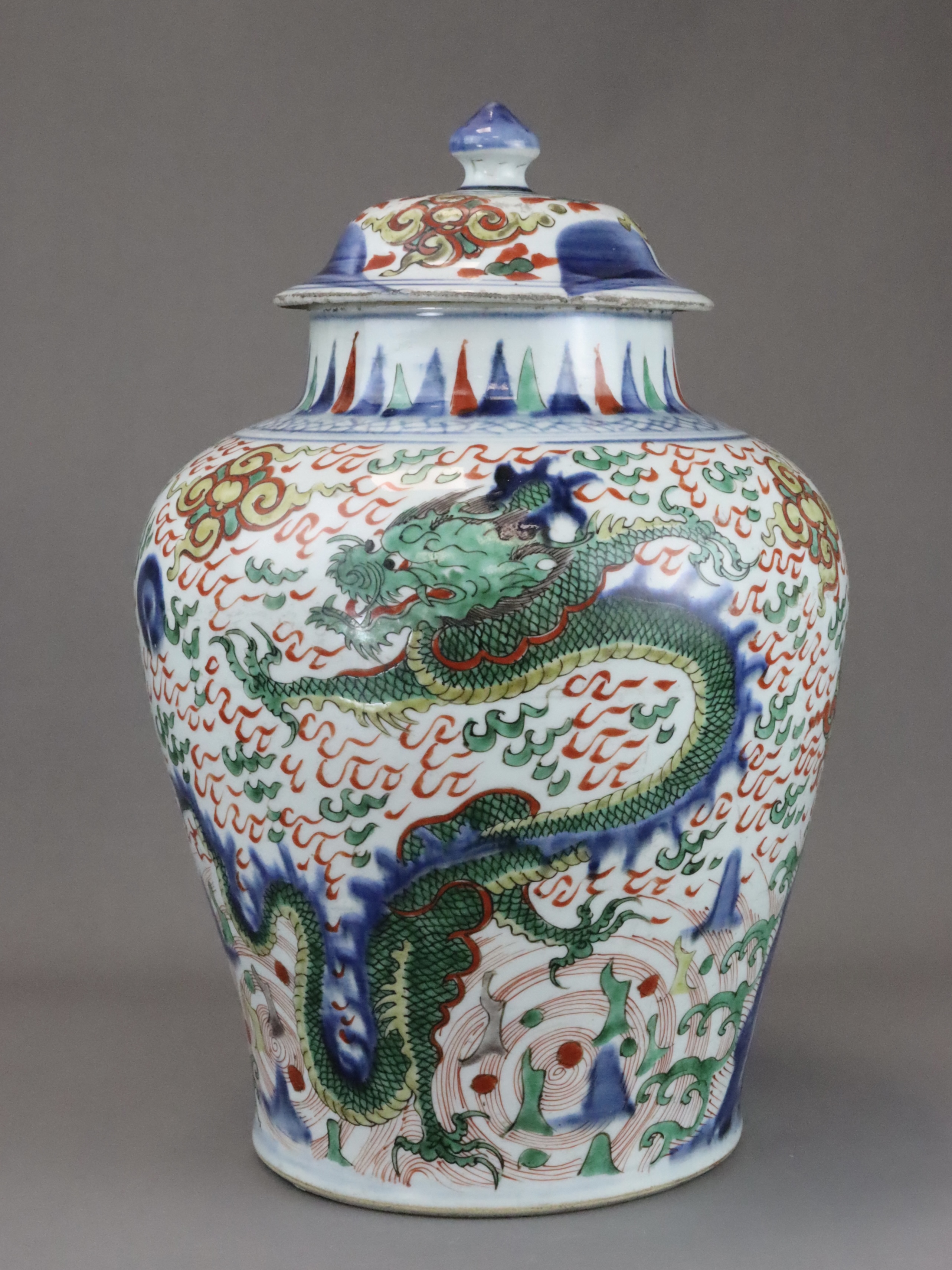 A Striking Wucai Baluster Dragon Jar and Cover, Shunzhi, - Image 10 of 13