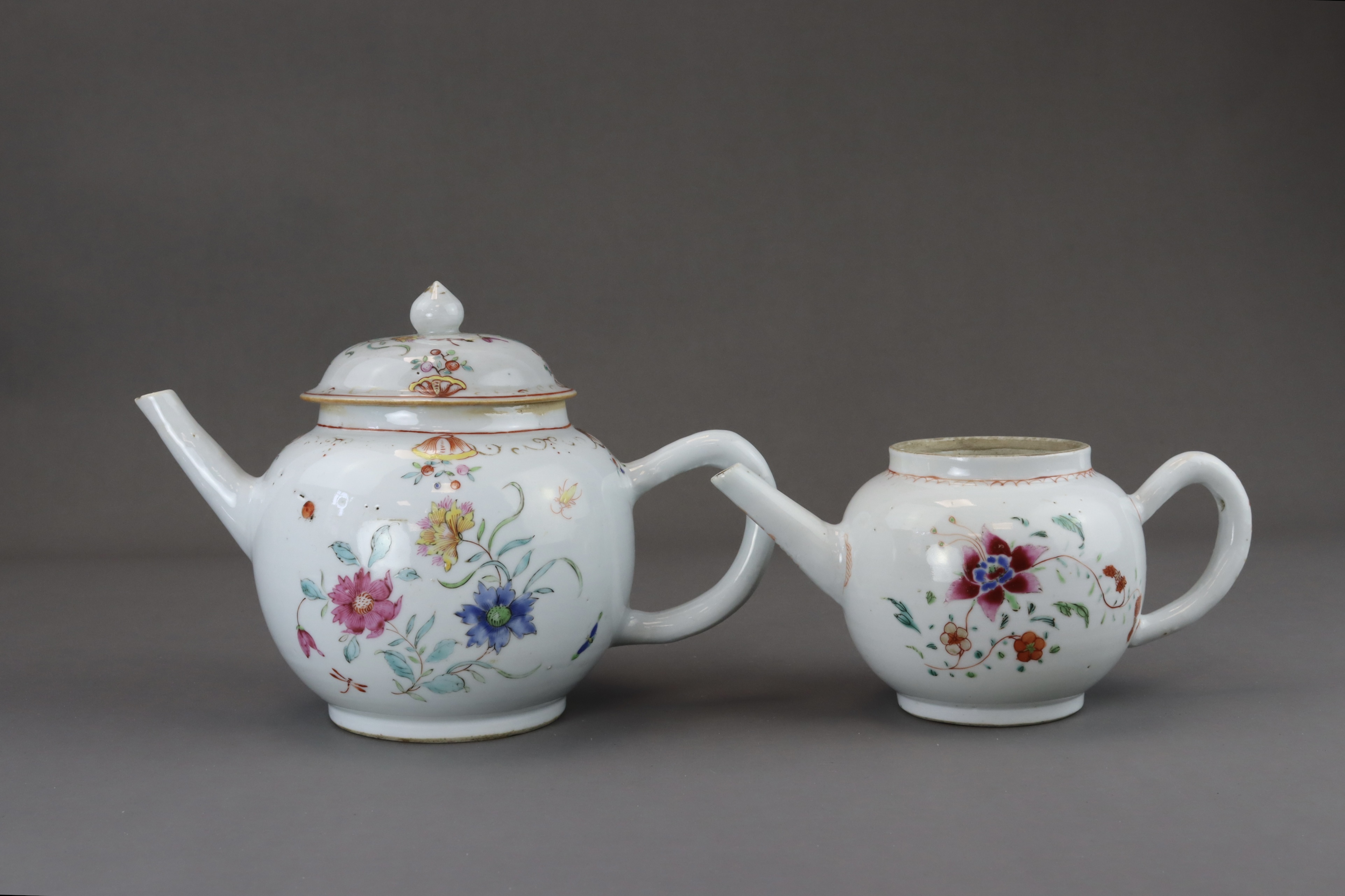 Two 'famille rose' Floral Teapots and Lid, Qinglong - Image 4 of 8