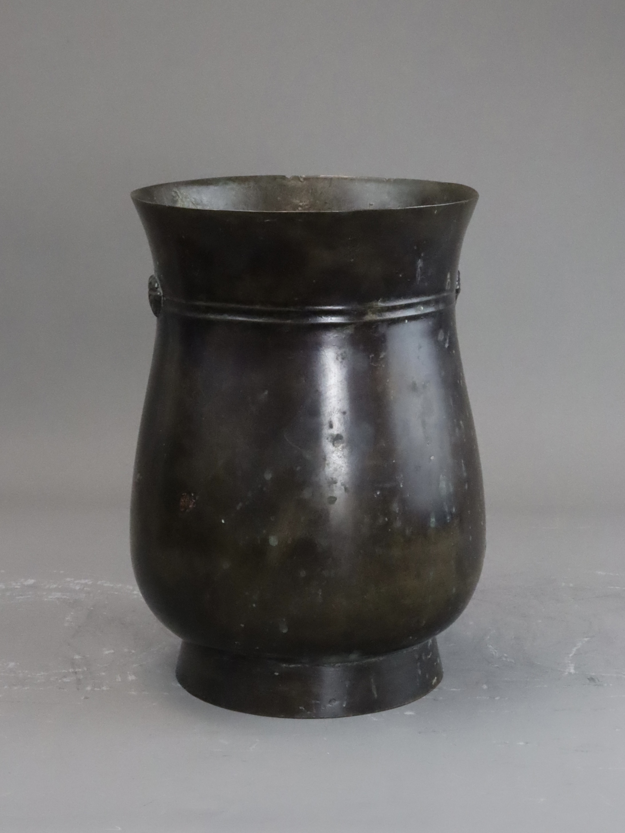 A Bronze Vase, hu, Ming dynasty - Image 5 of 9