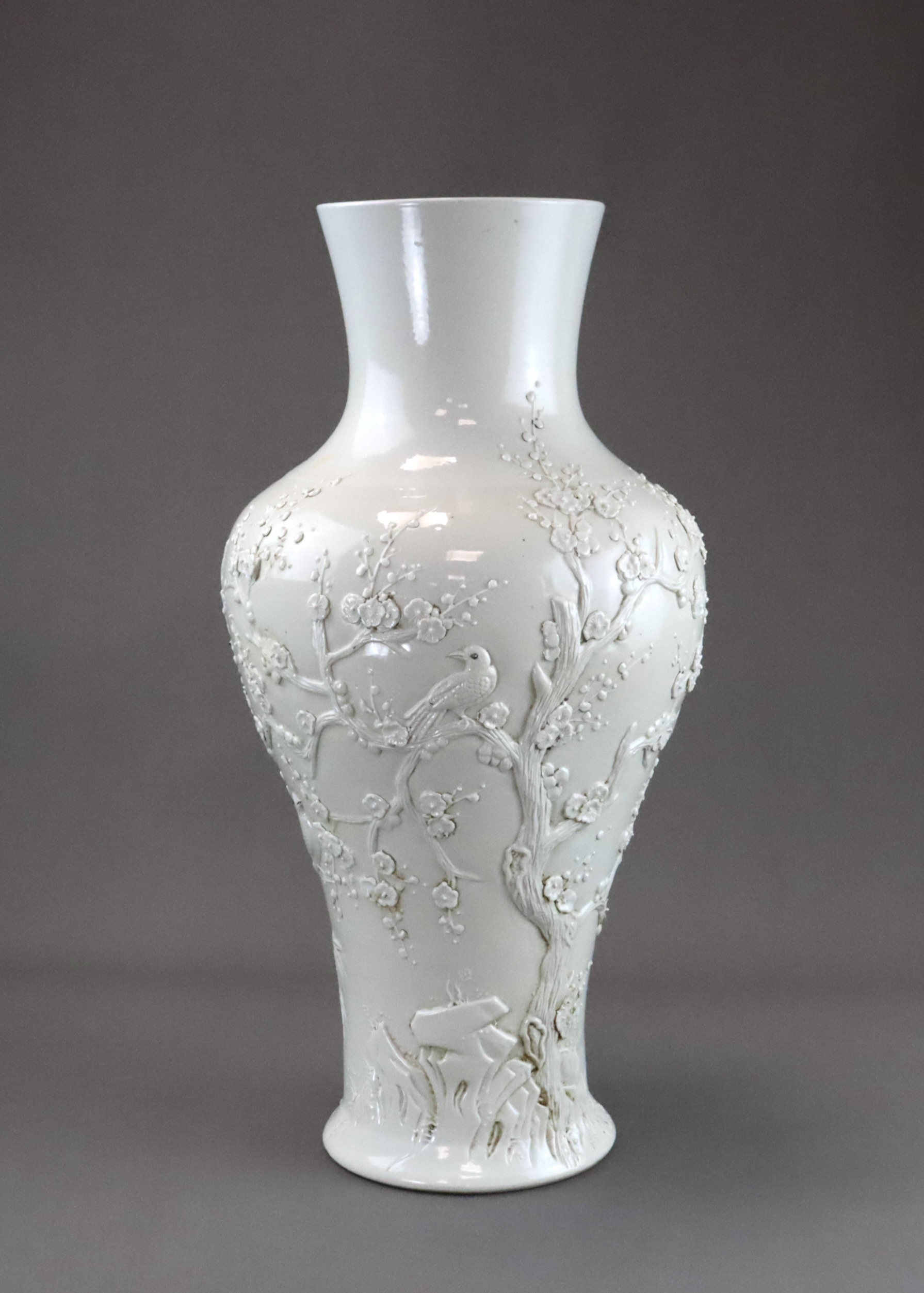 A Large White glazed Wang Bingrong type Bird and Flower Vase, late Qing dynasty, - Image 5 of 8