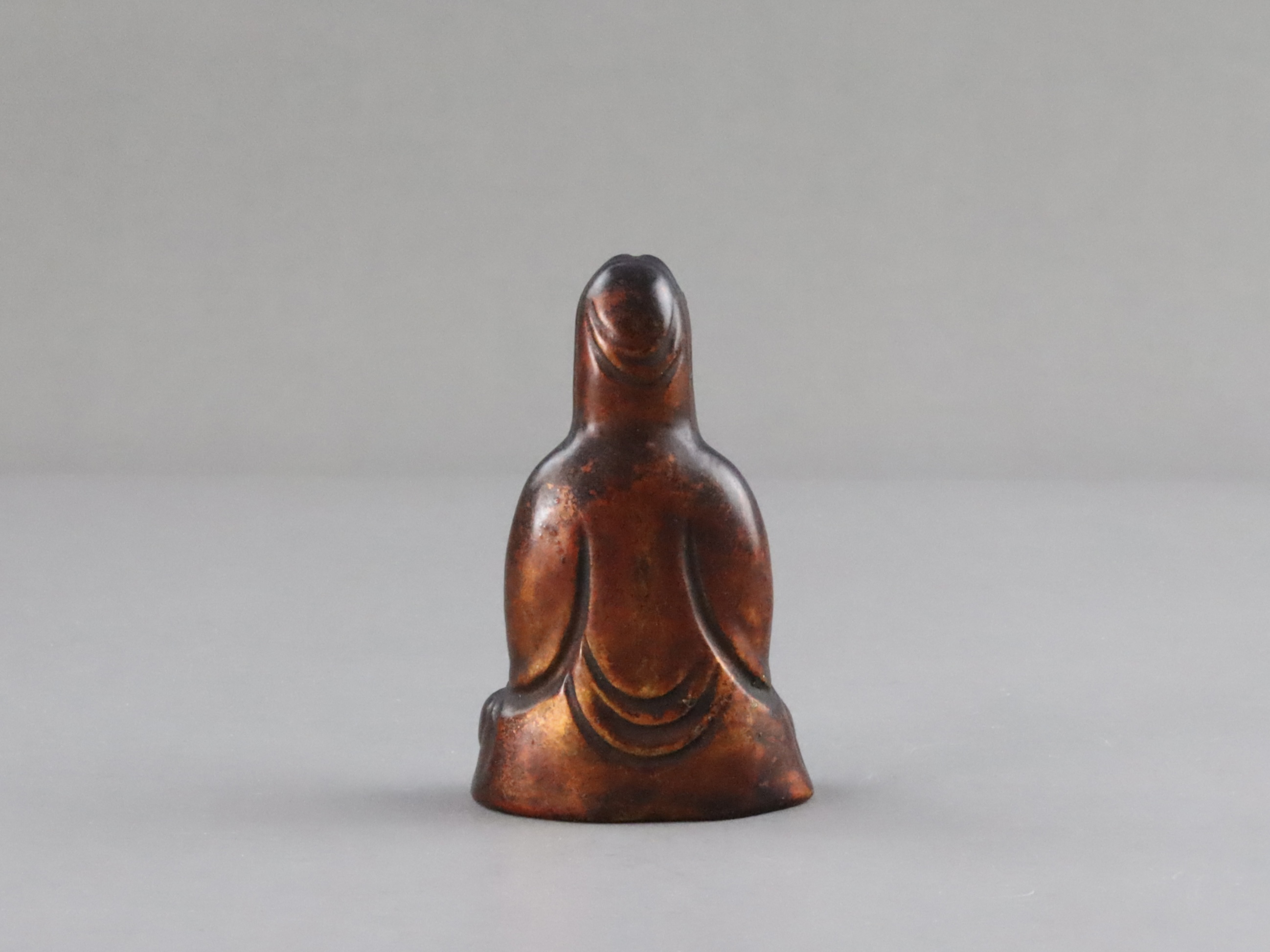 A Rare Lacquered Jade seated Guanyin, Ming dynasty or earlier, - Image 7 of 13