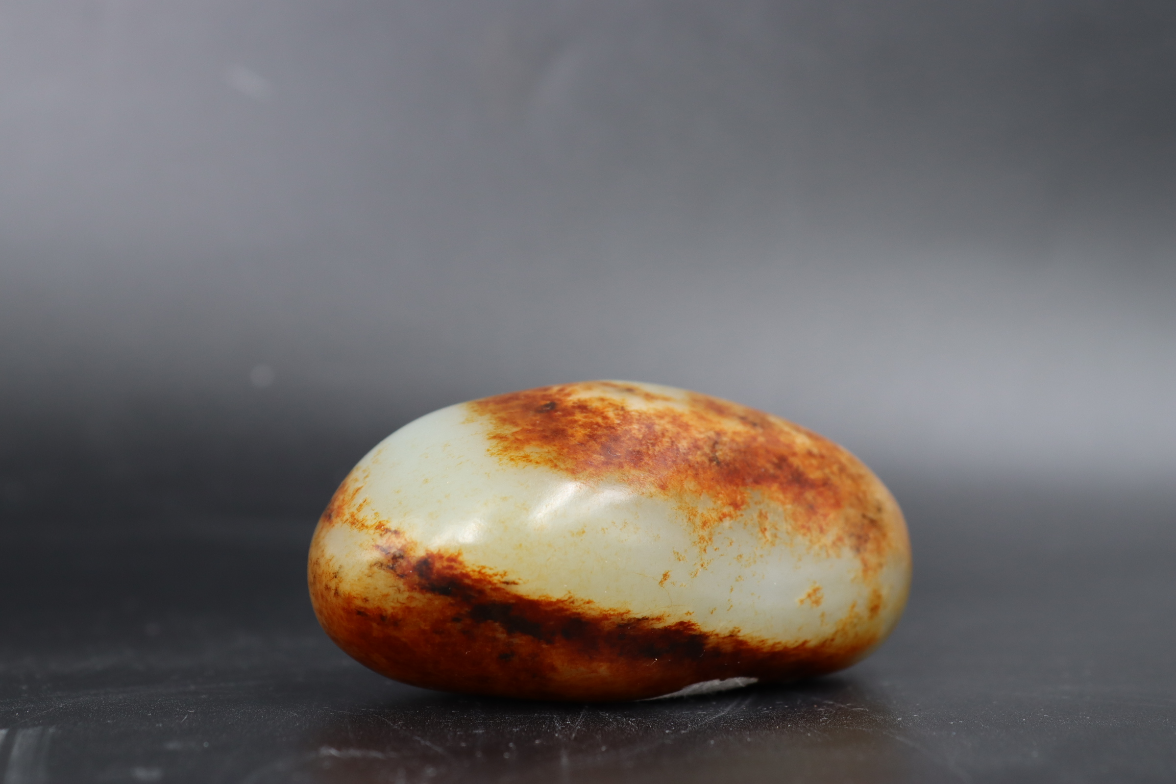 A Jade Pebble Snuff Bottle, 18th/19th century - Image 6 of 9