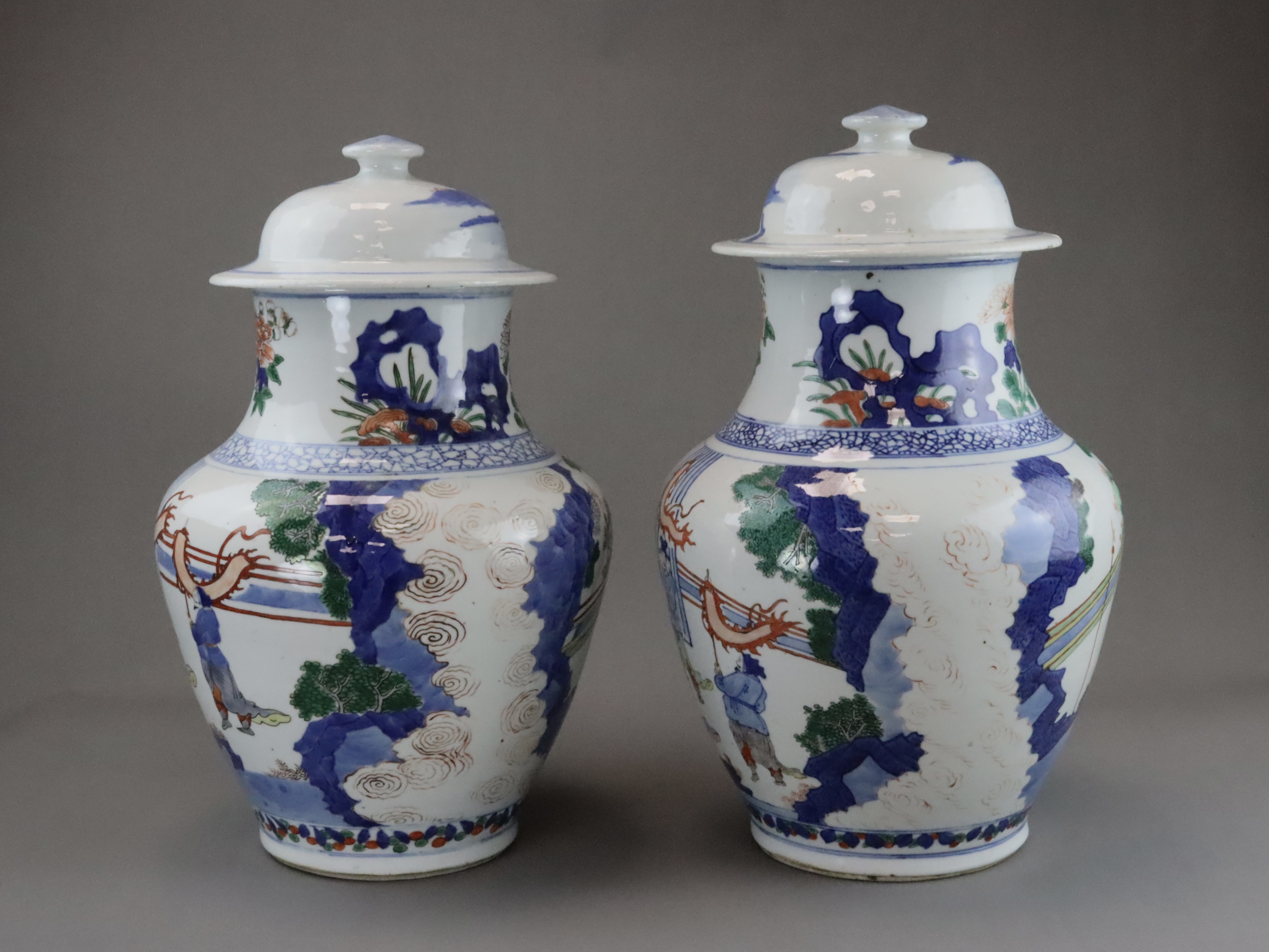 A Good Pair of Wucai Jars and Covers with Figures, 19th century, - Image 5 of 11