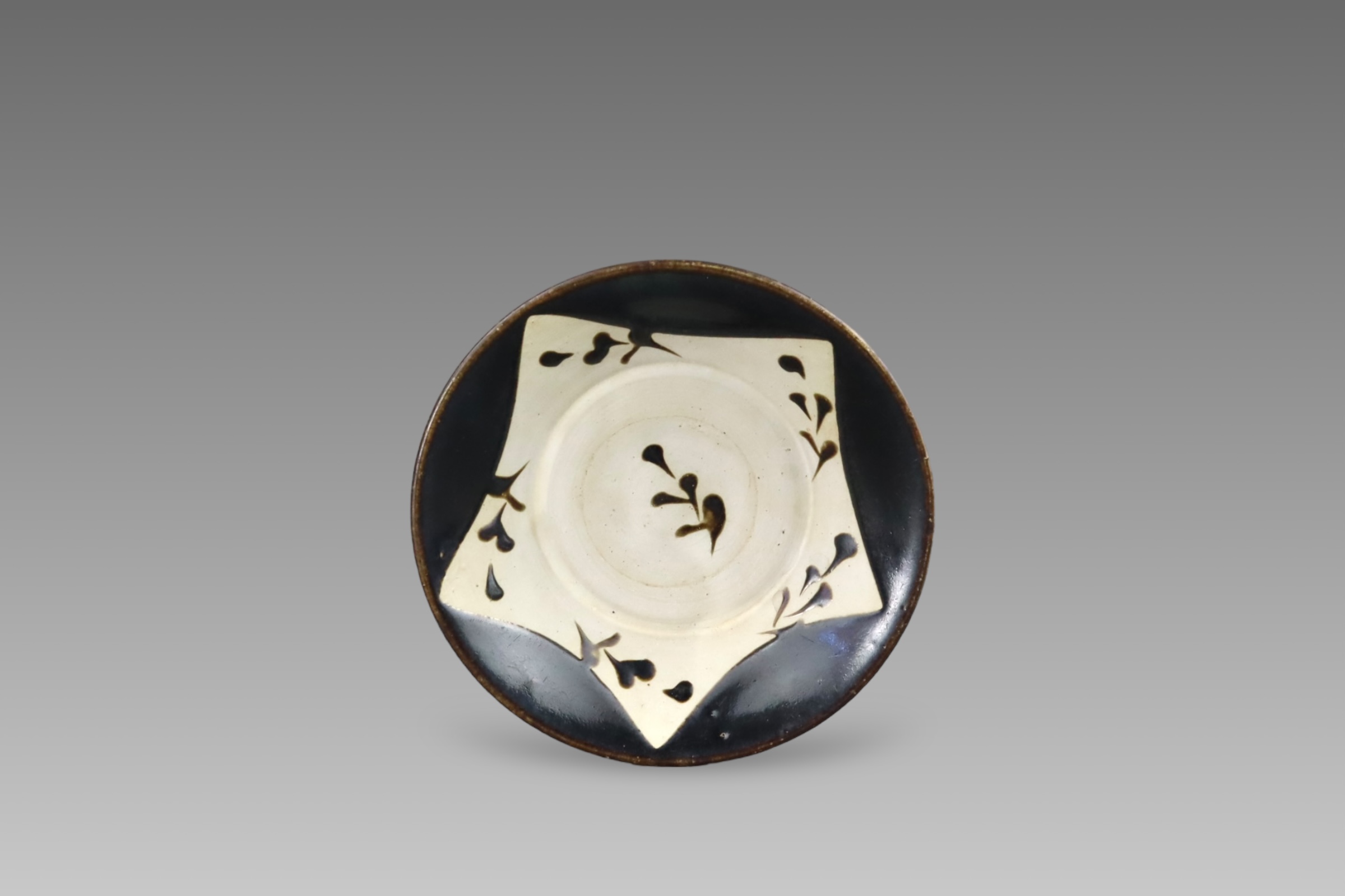 A Yaozhou Brown-glazed Dish, Tang dynasty