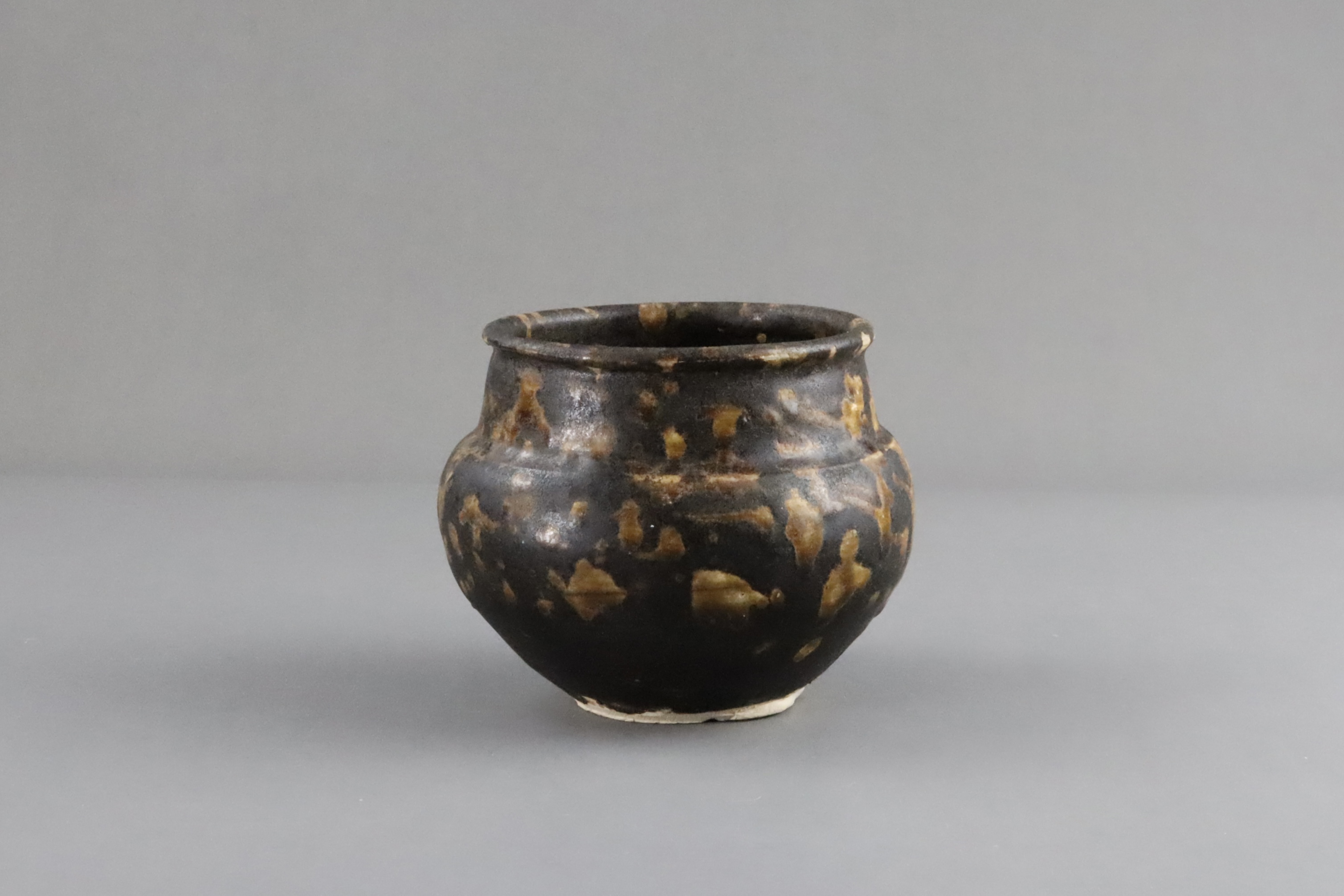 A Jizhou Tortoiseshell Jar, Song dynasty