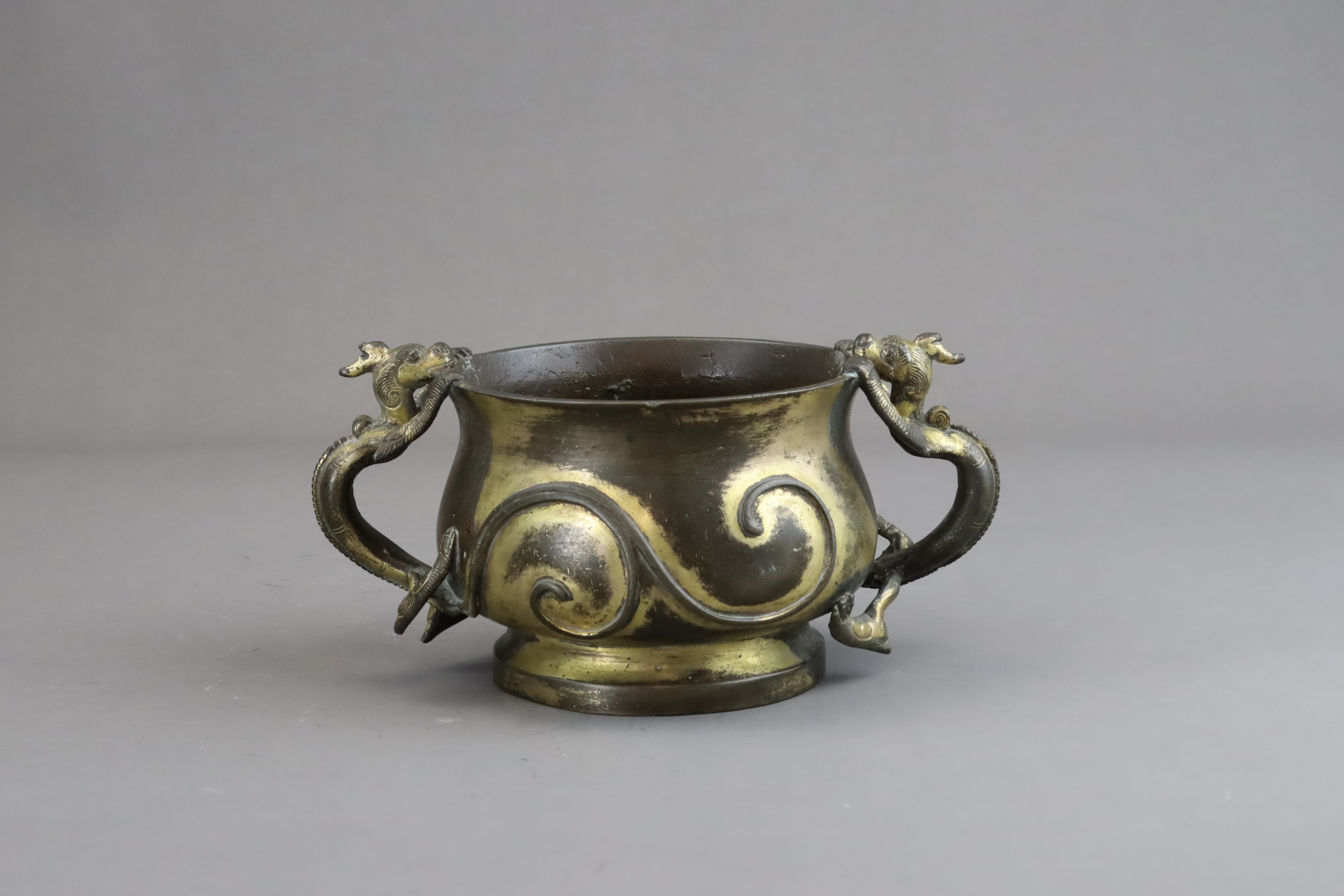 A Gilt Bronze Dragon Handled Censer, gui, Ming dynasty - Image 5 of 7