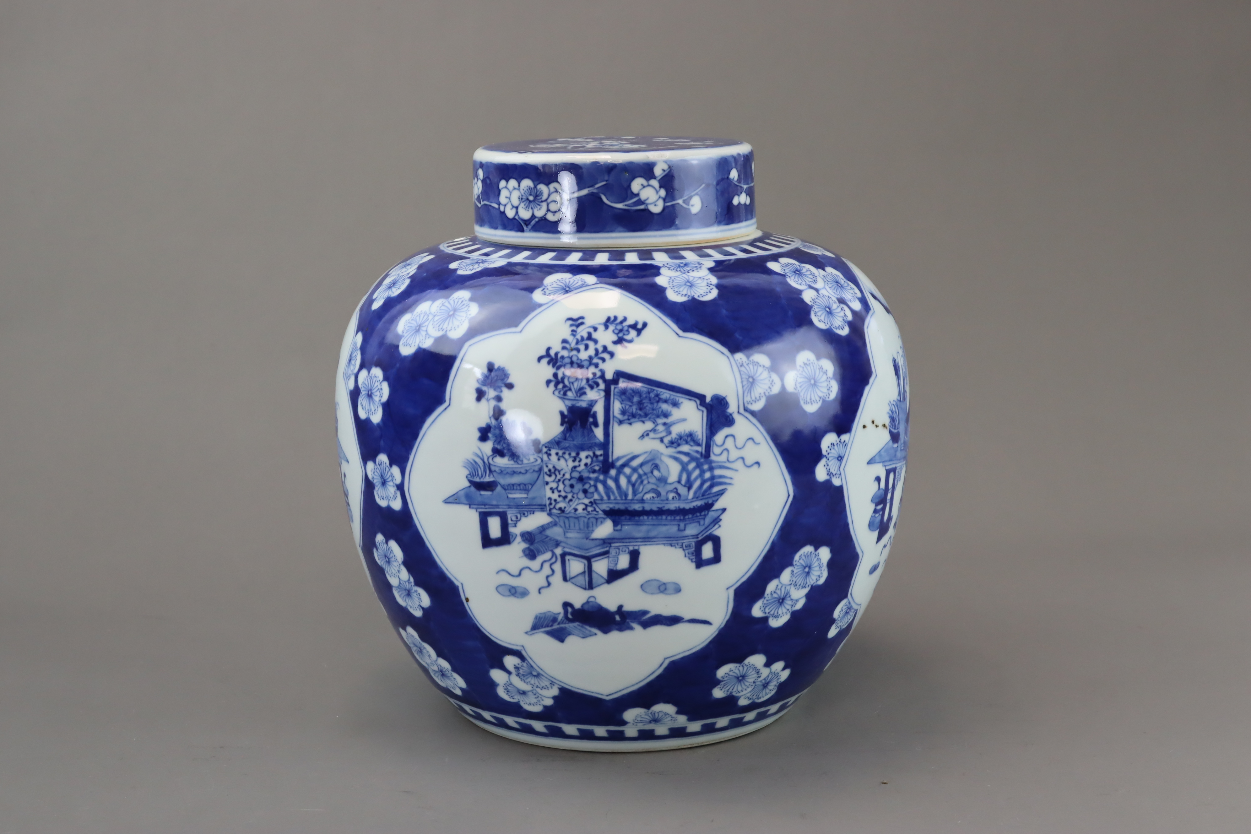 A Blue and White Jar and Cover with Prunus and the 'Hundred Treasures', Late Qing dynasty - Image 3 of 7