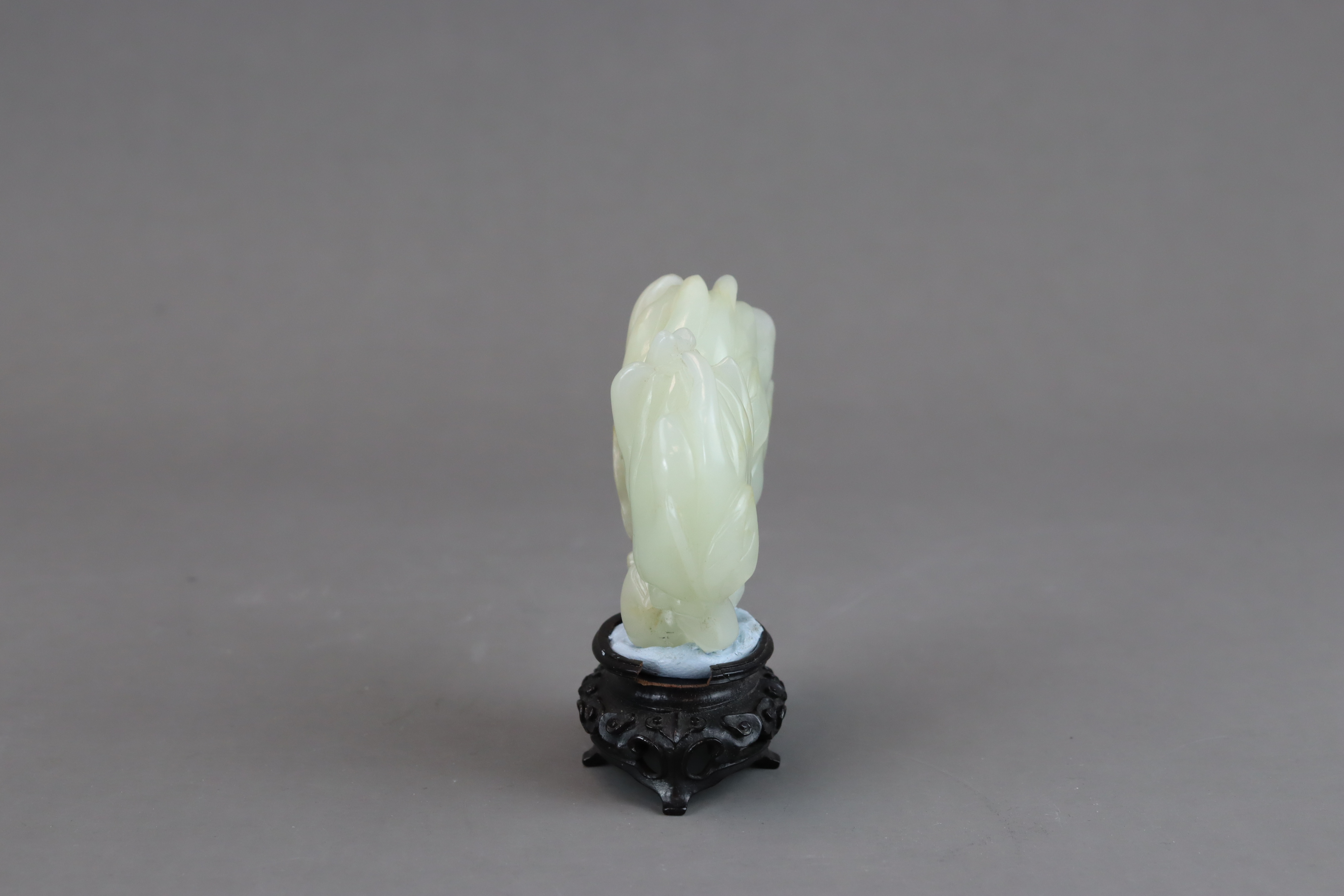A Celadon Jade Double Citron Pendant, mid Qing dynasty - Image 4 of 6