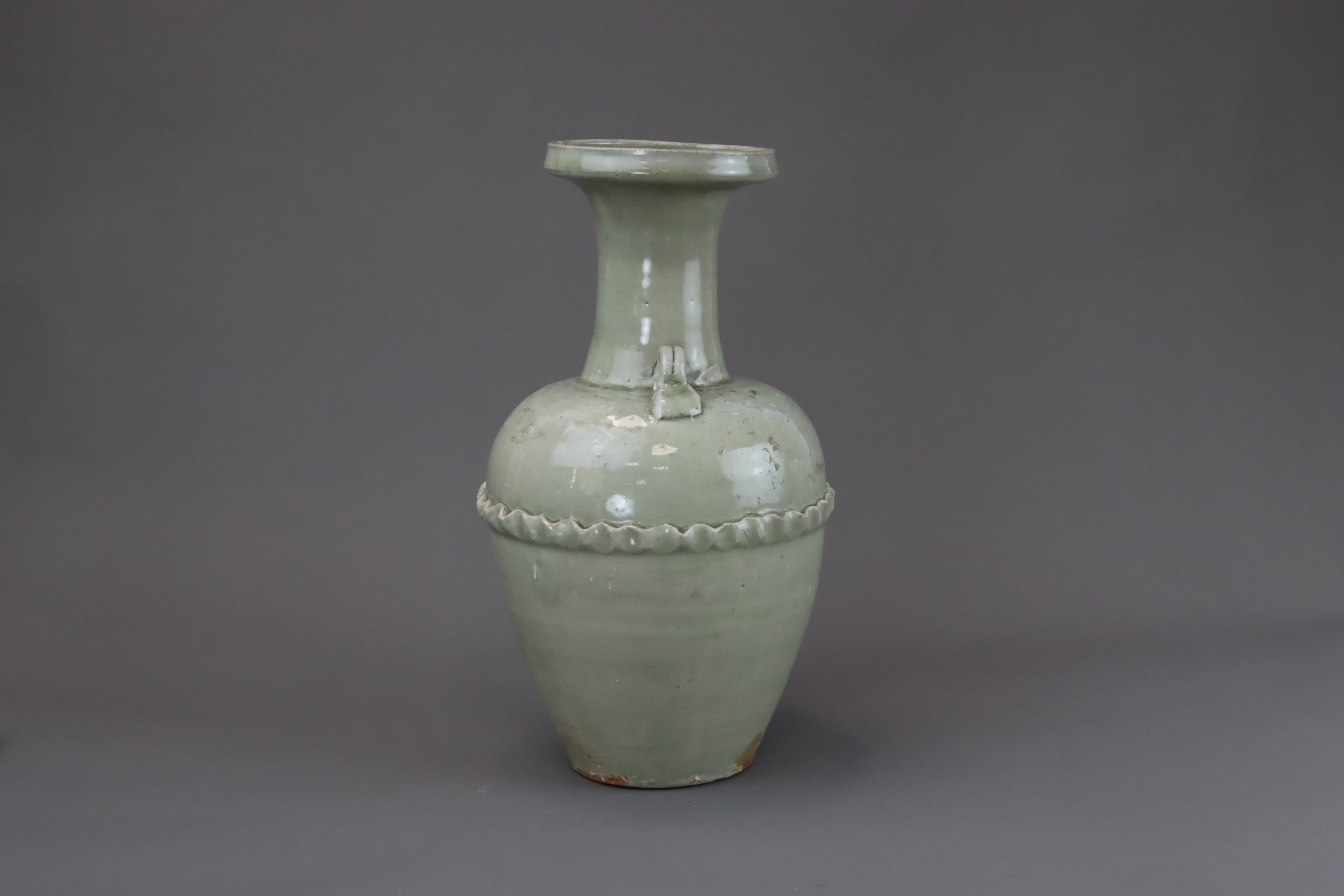 A Longquan Celadon Vase, Northern Song dynasty - Image 4 of 7