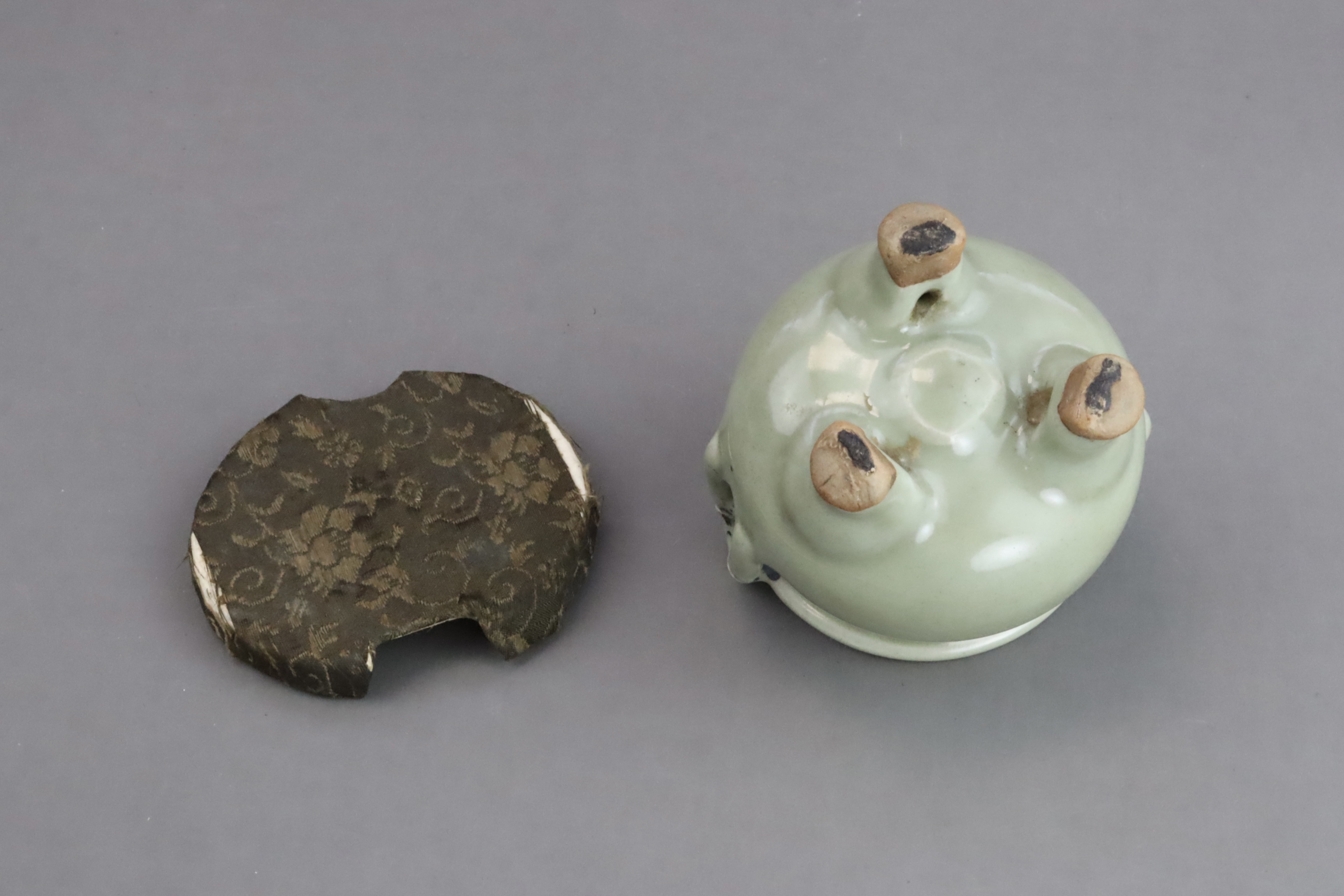 A Longquan Celadon Tripod Incense Burner, Yuan dynasty  - Image 12 of 12