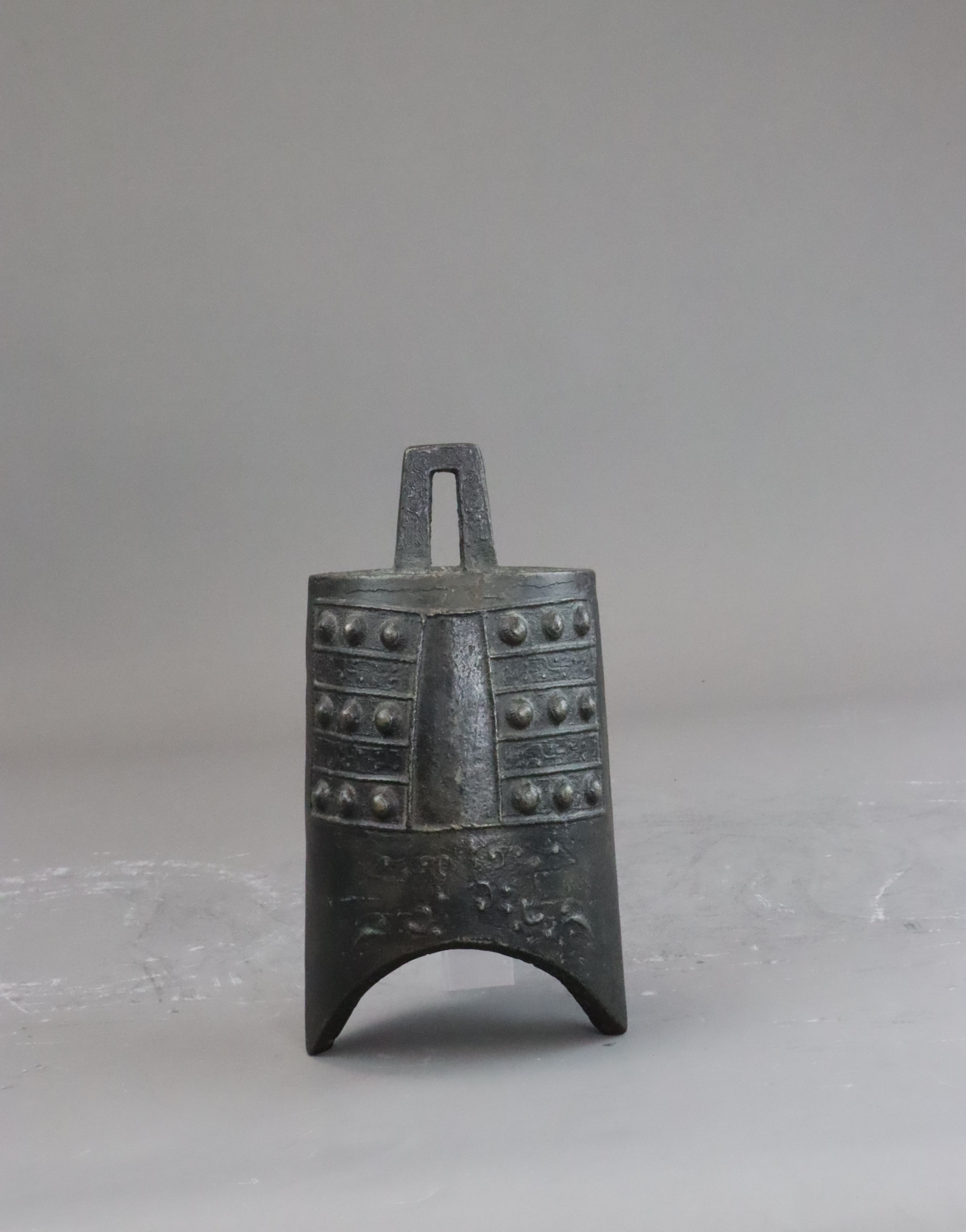 An Archaistic Bronze Bell, Ming dynasty or earlier - Image 4 of 7
