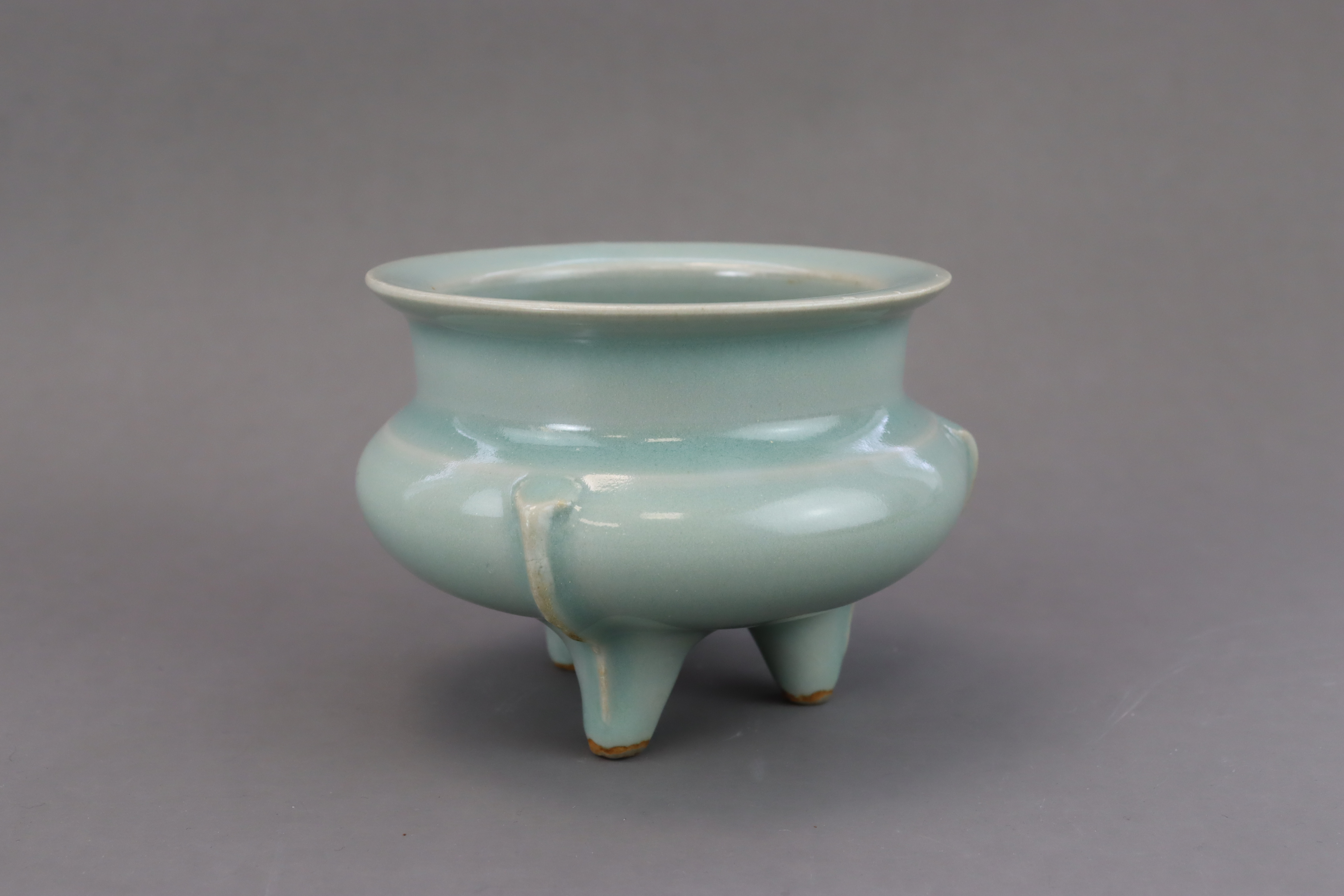 A Longquan Tripod Incense Burner, Song dynasty - Image 2 of 6