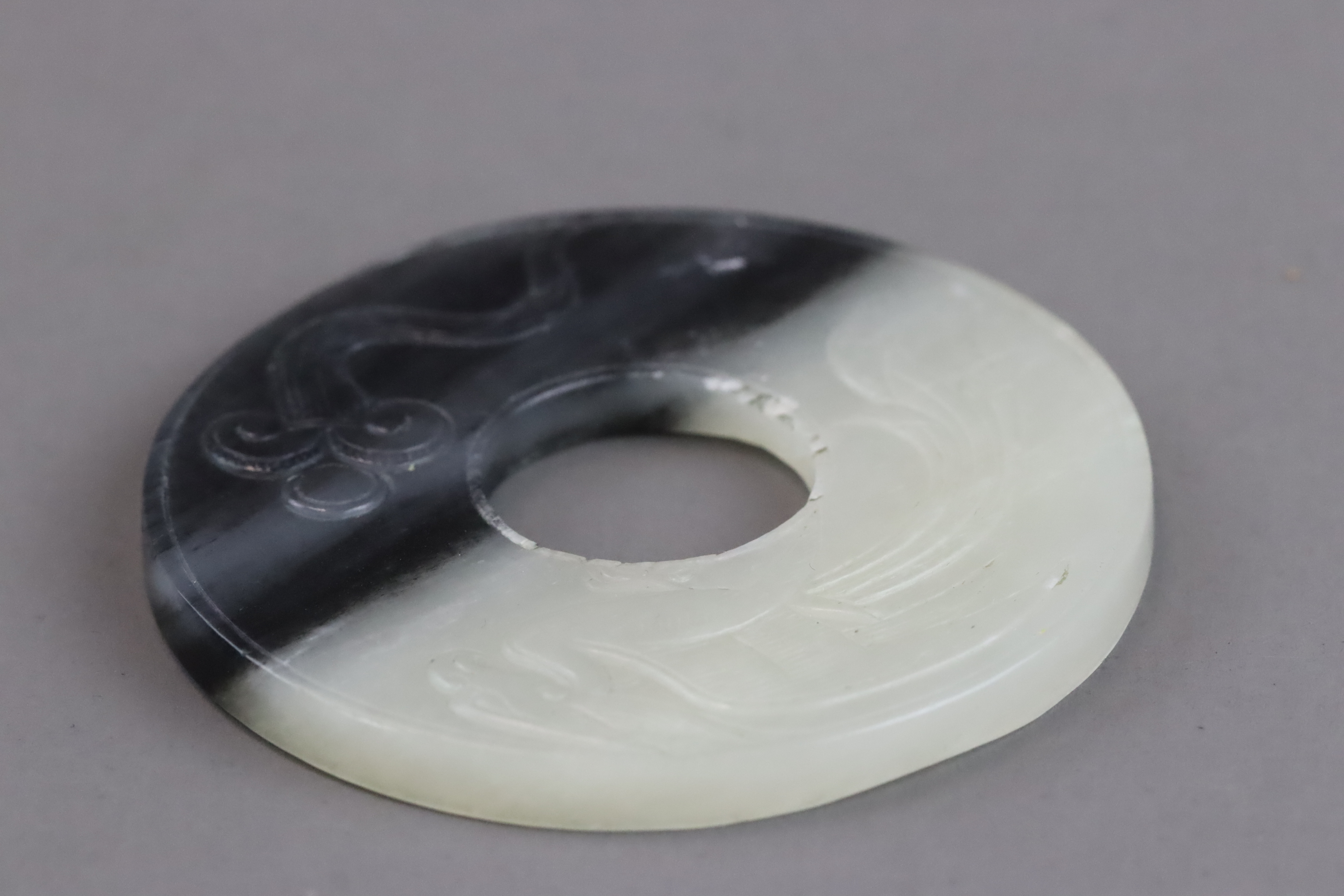 A Black and White Jade Dragon and Phoenix Bi Disc, Ming dynasty or earlier - Image 4 of 9