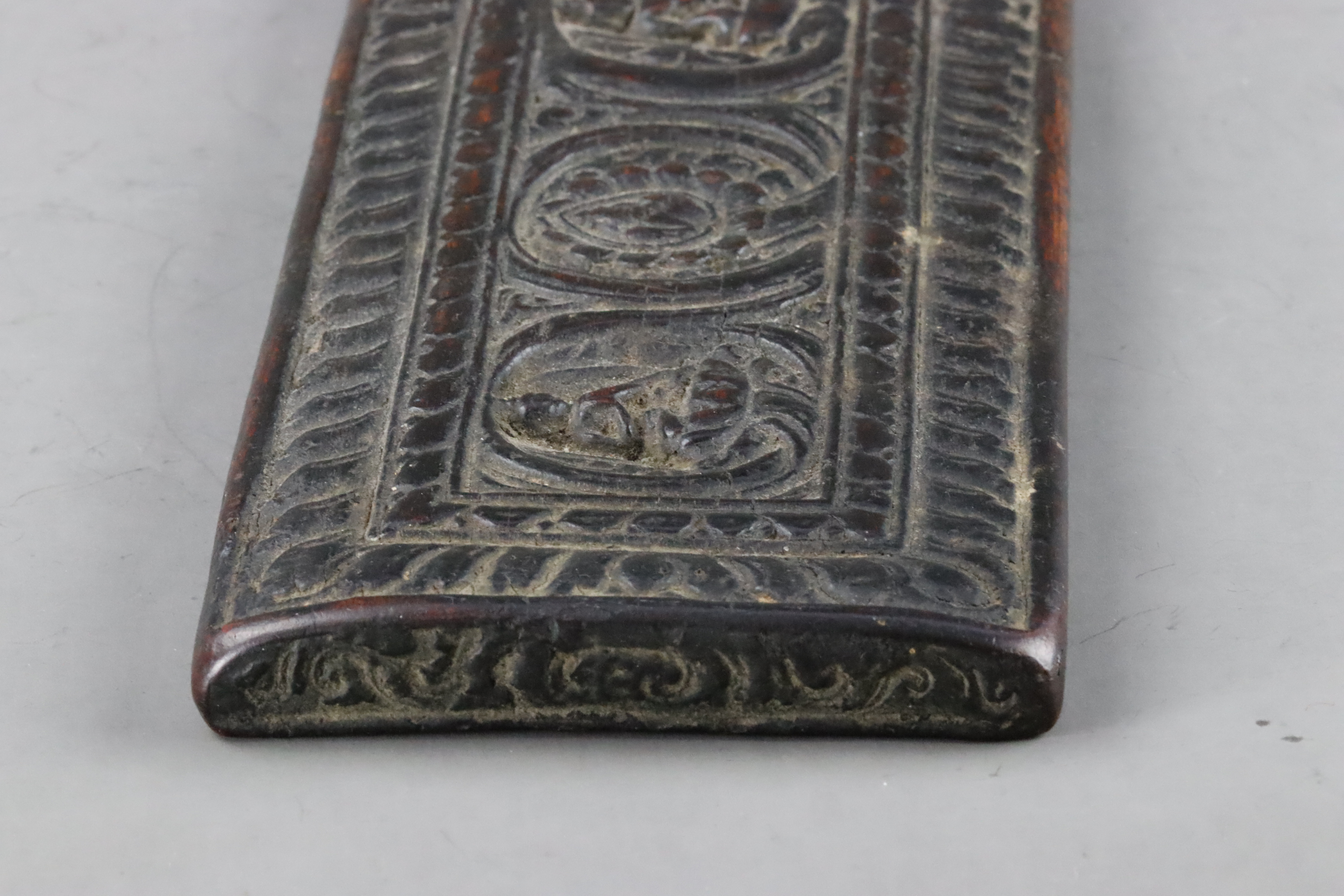 A Blackwood Book Cover carved with Buddhas, 15th century - Image 4 of 8