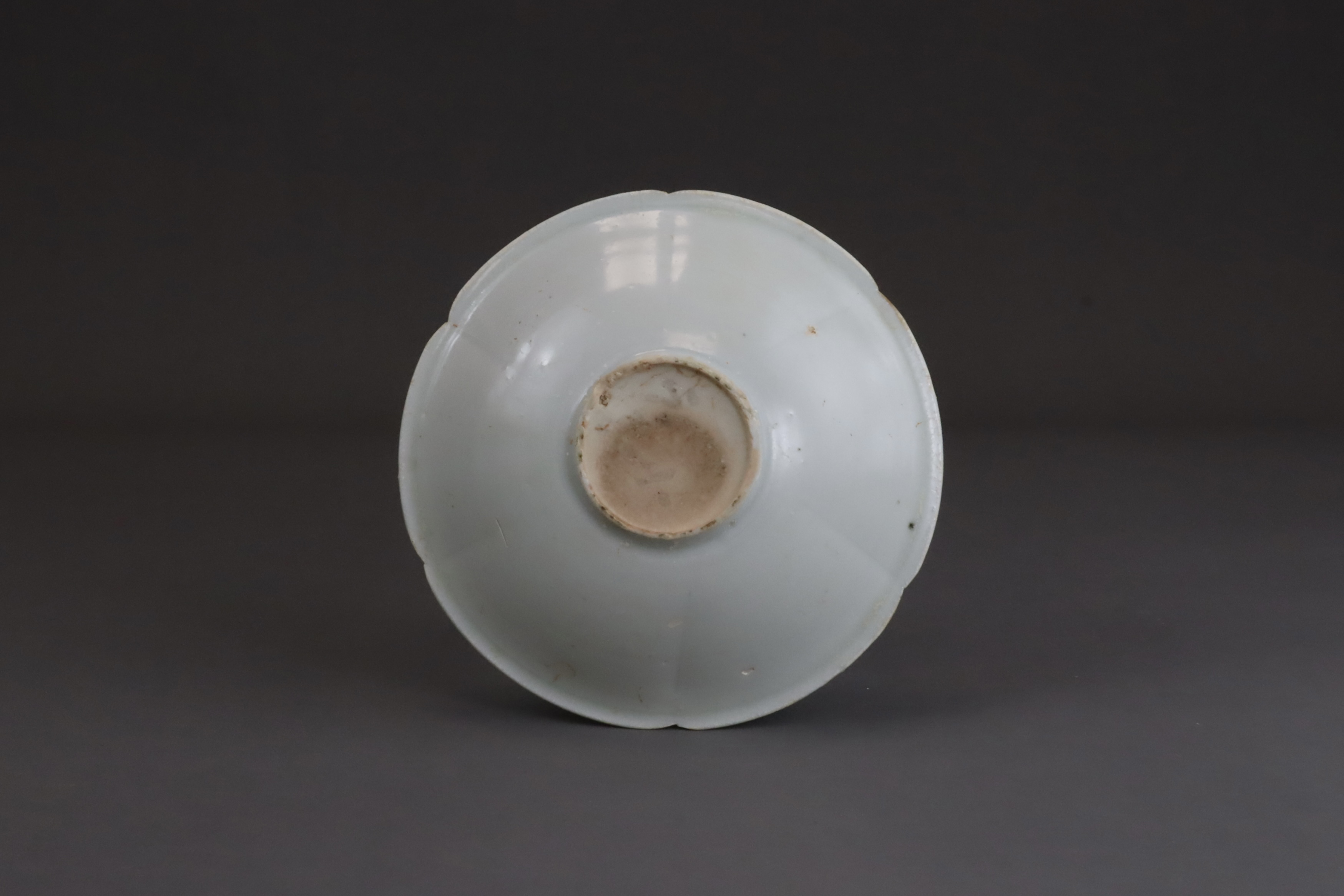A Qingbai Lobed Dish, Song dynasty - Image 4 of 5