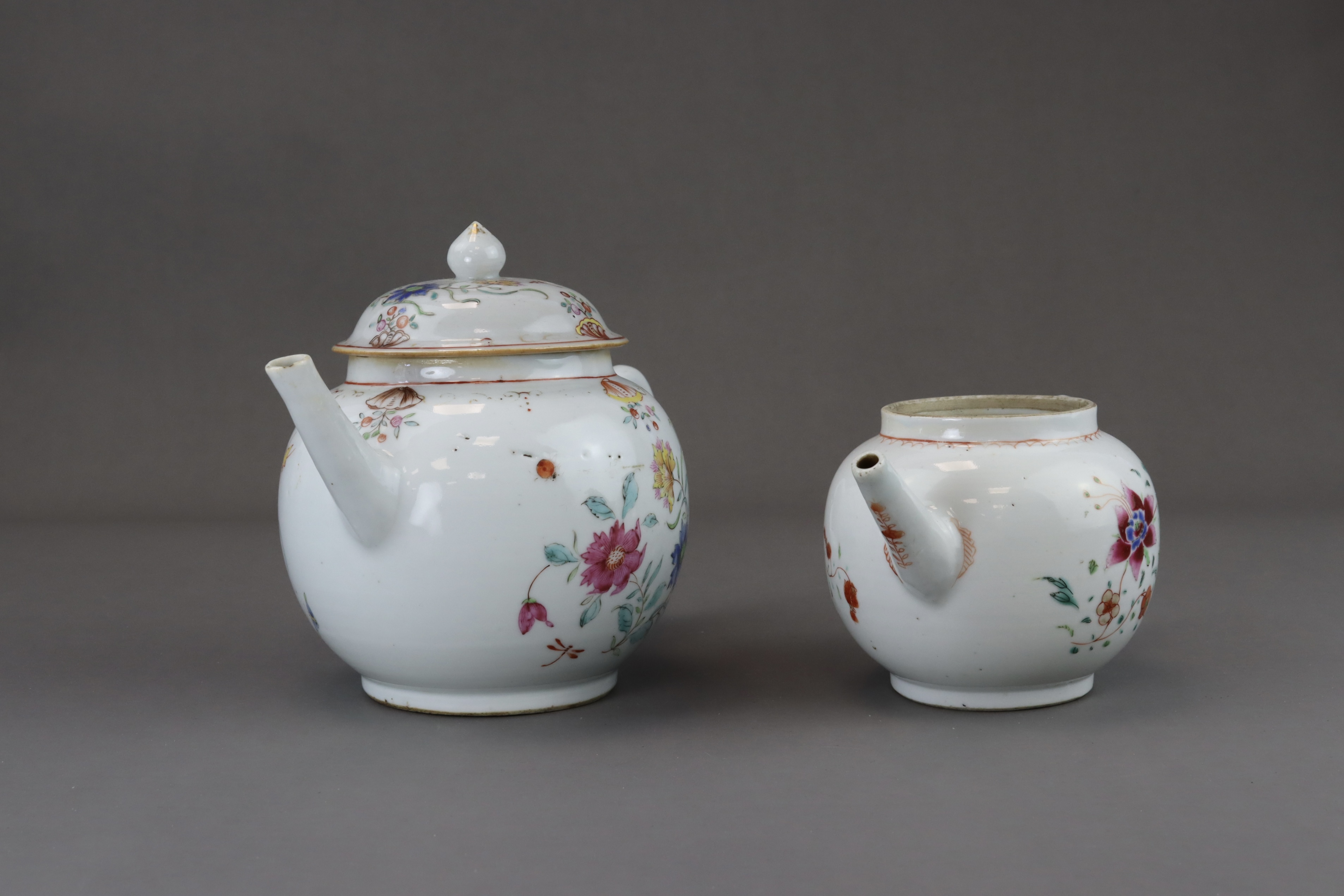 Two 'famille rose' Floral Teapots and Lid, Qinglong - Image 3 of 8