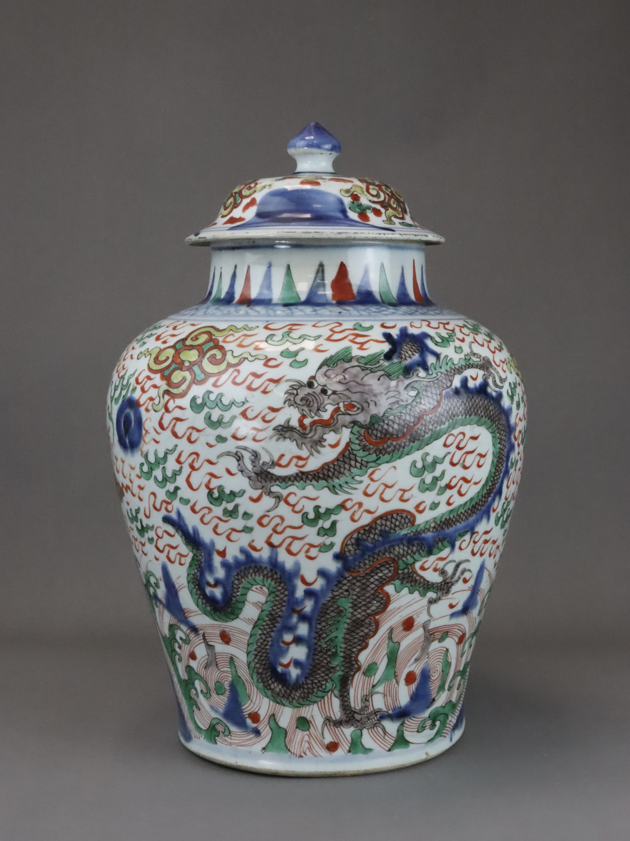 A Striking Wucai Baluster Dragon Jar and Cover, Shunzhi, - Image 5 of 13