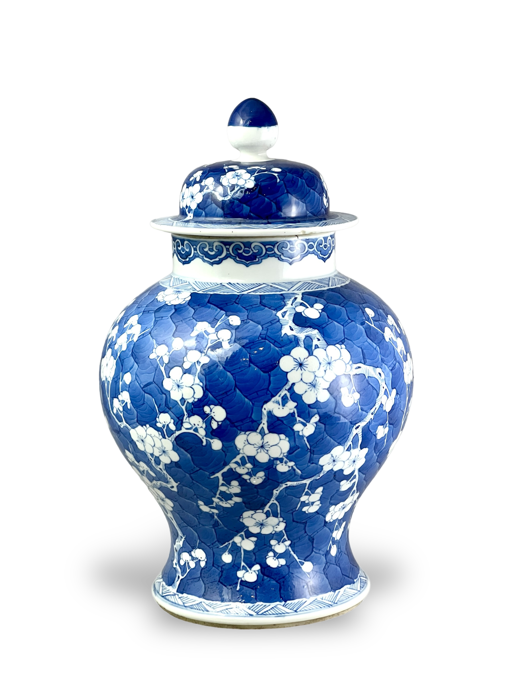 A blue and white 'prunus' Jar and Cover, Guangxu - Image 7 of 7