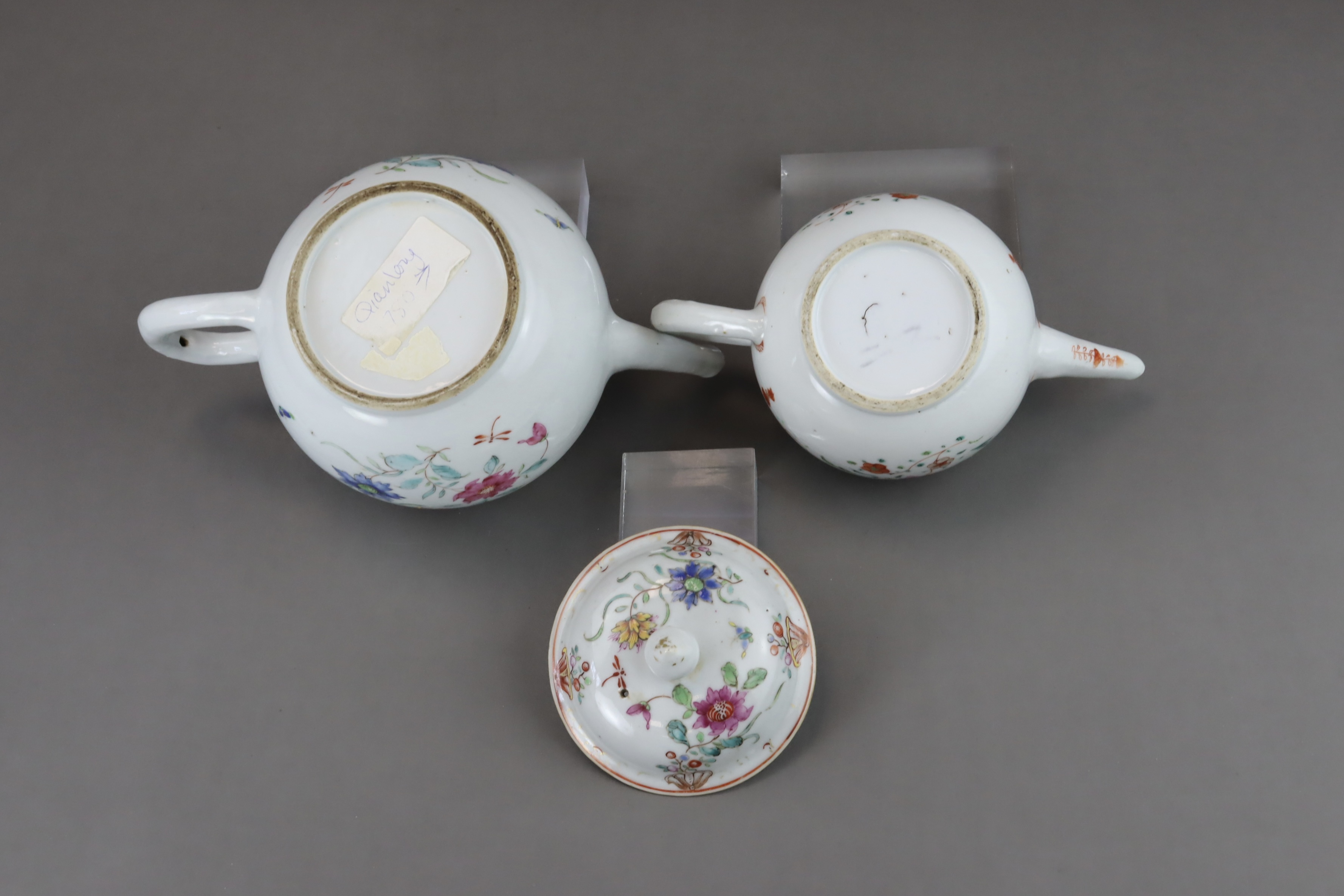 Two 'famille rose' Floral Teapots and Lid, Qinglong - Image 8 of 8