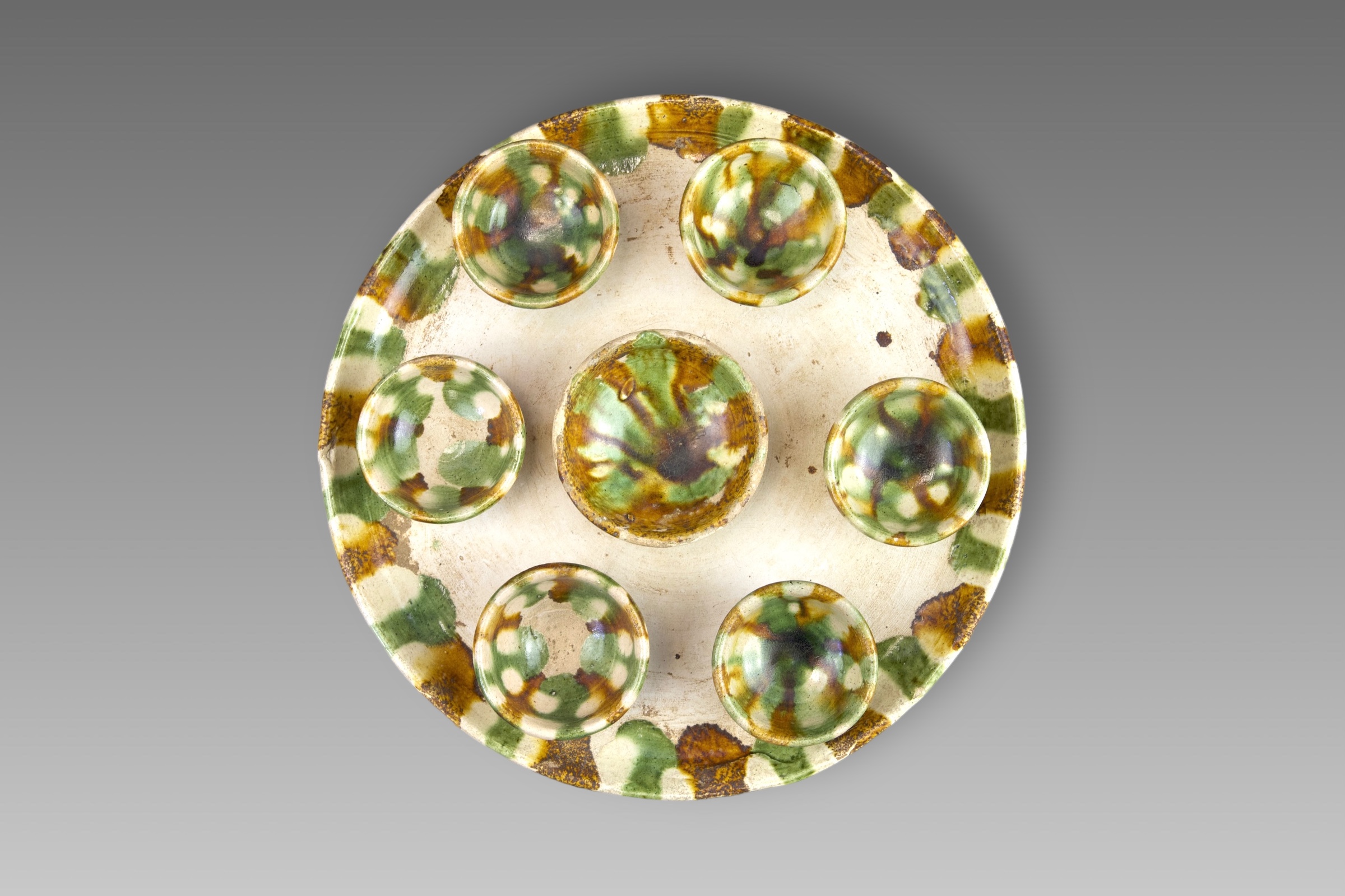 A Set of Seven Sancai-glazed Wine Cups and Tray, Tang dynasty