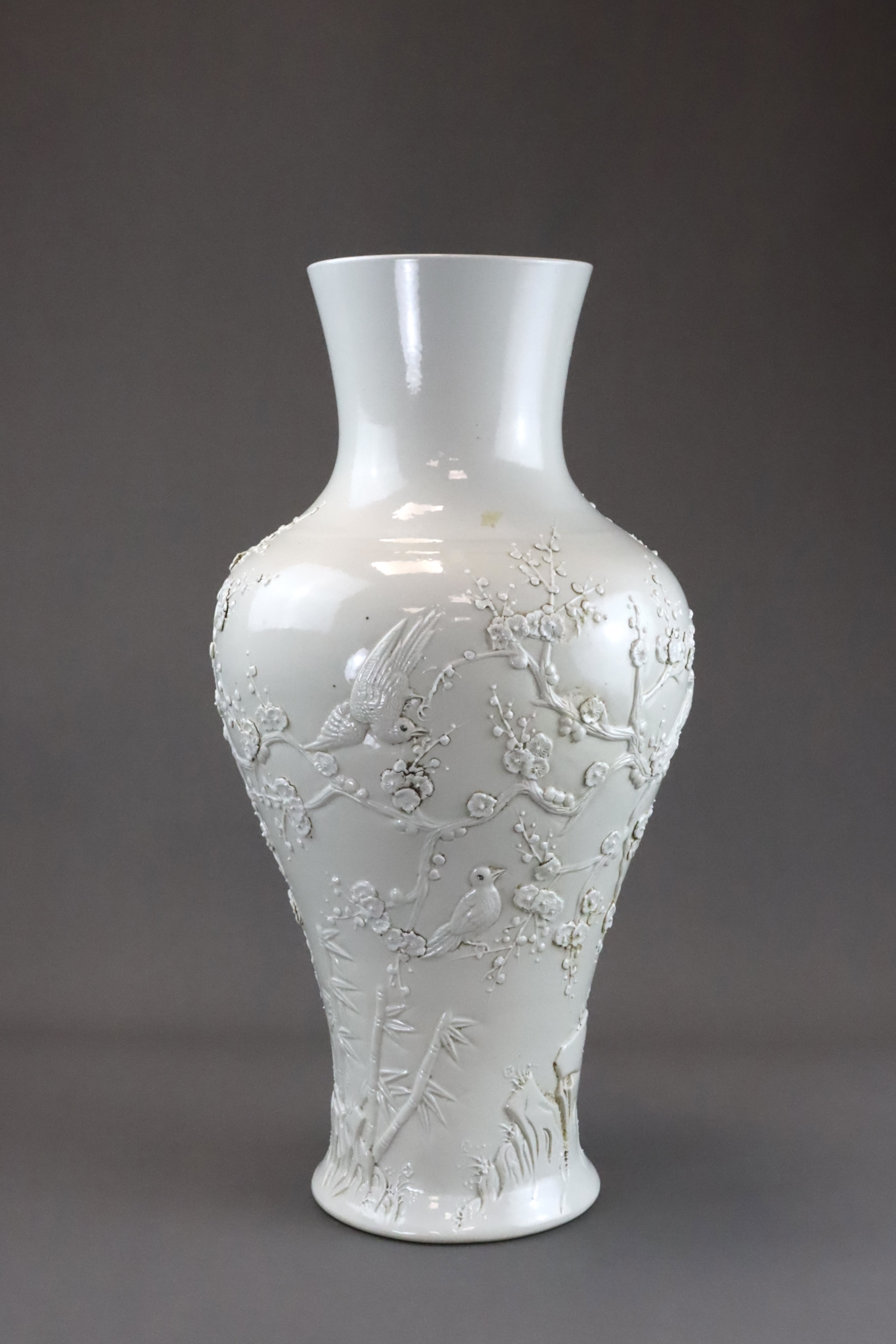 A Large White glazed Wang Bingrong type Bird and Flower Vase, late Qing dynasty, - Image 4 of 8