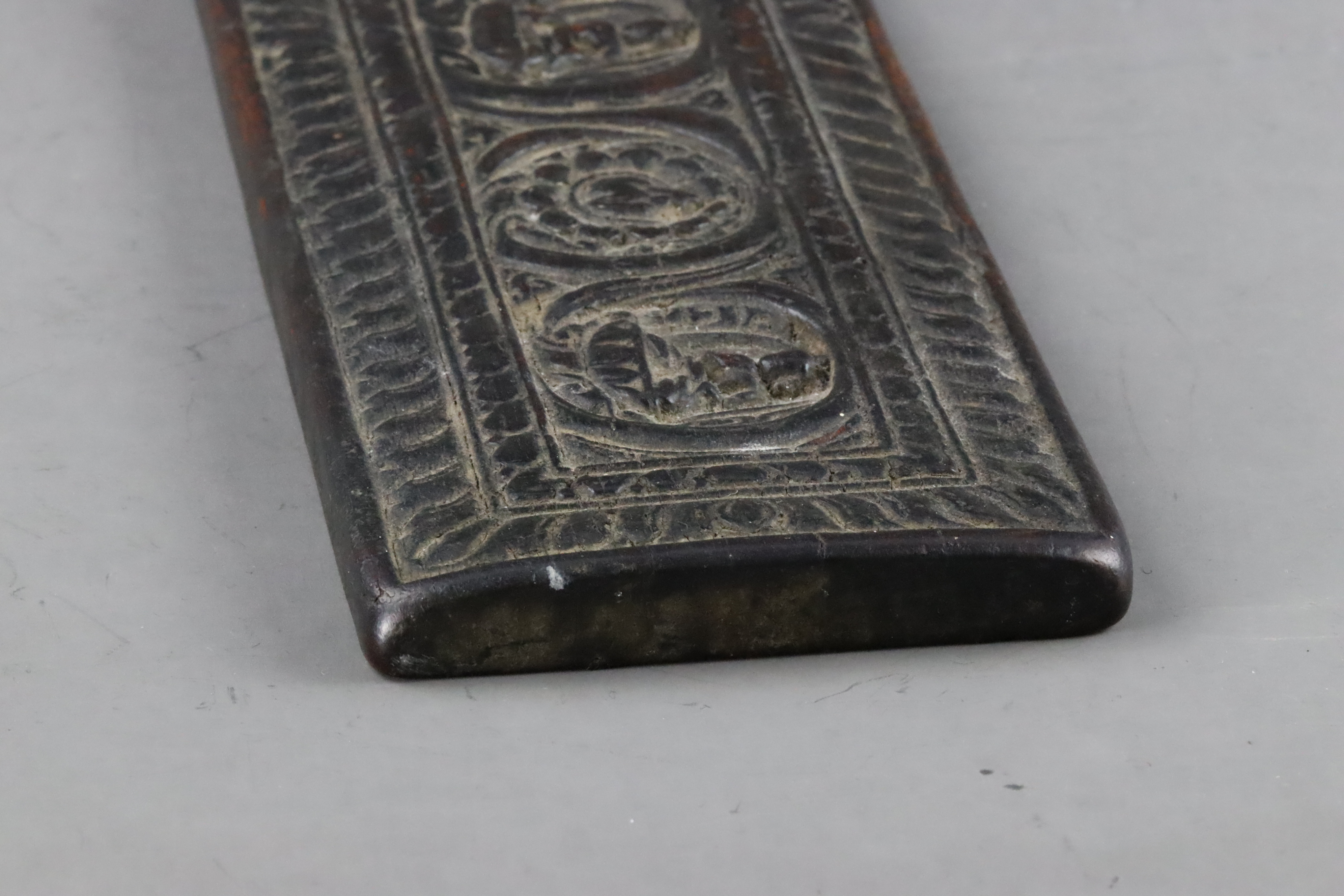 A Blackwood Book Cover carved with Buddhas, 15th century - Image 8 of 8