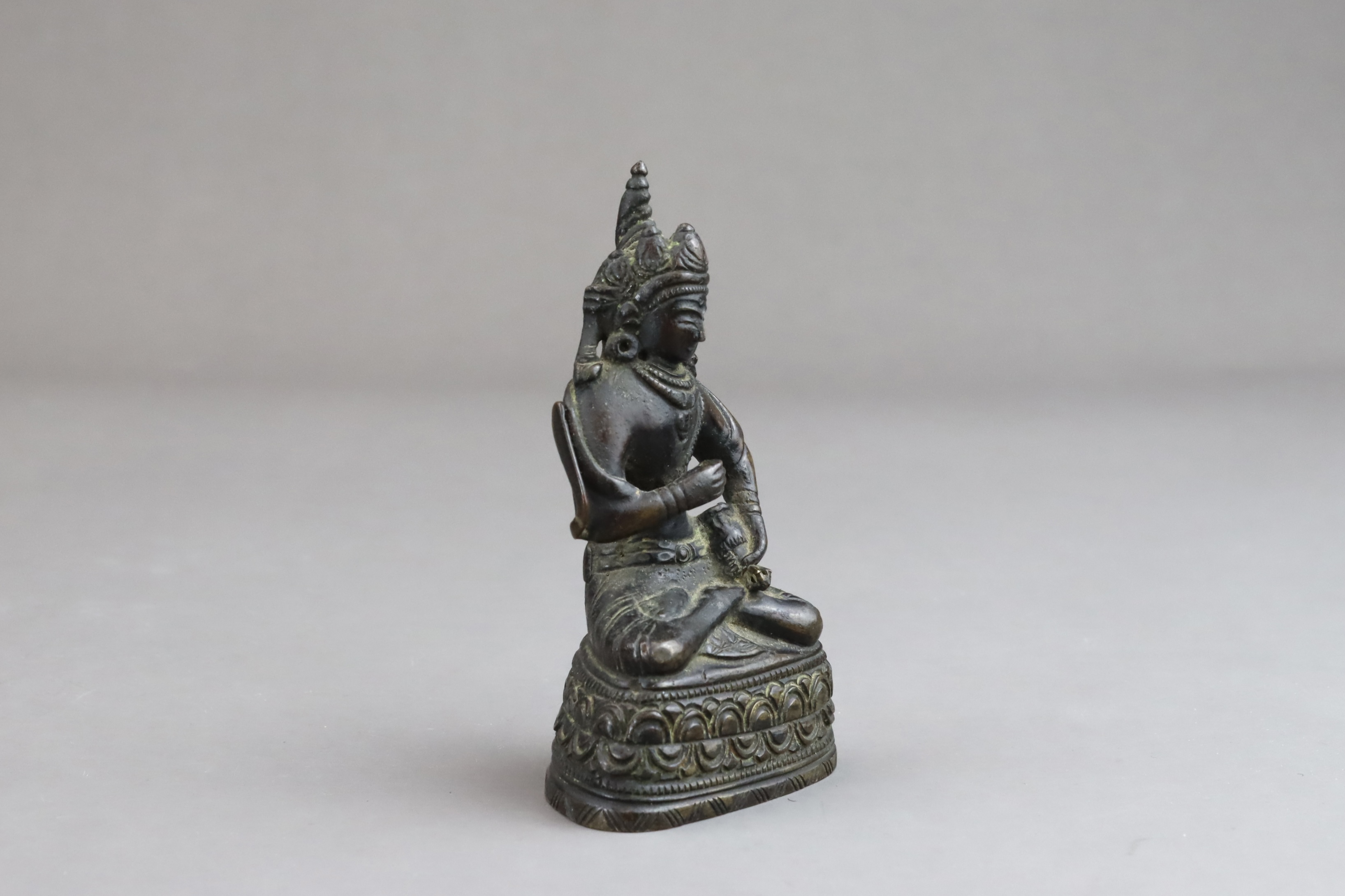 A Seated Bronze Bodhisattva, 19/20th century - Image 5 of 10