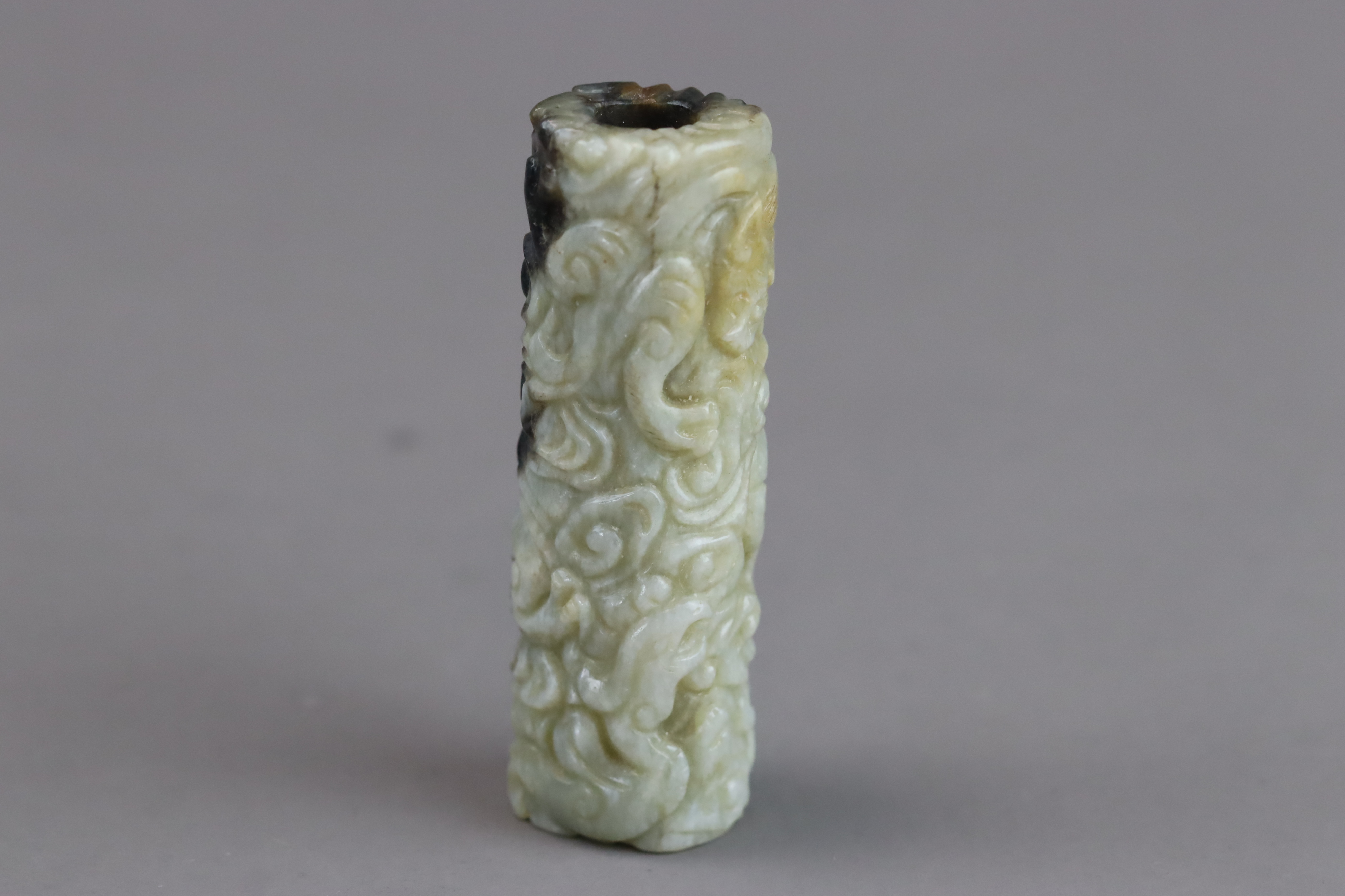 A Black and Celadon Jade Cylinder carved with  Chilong, Ming dynasty - Image 6 of 9