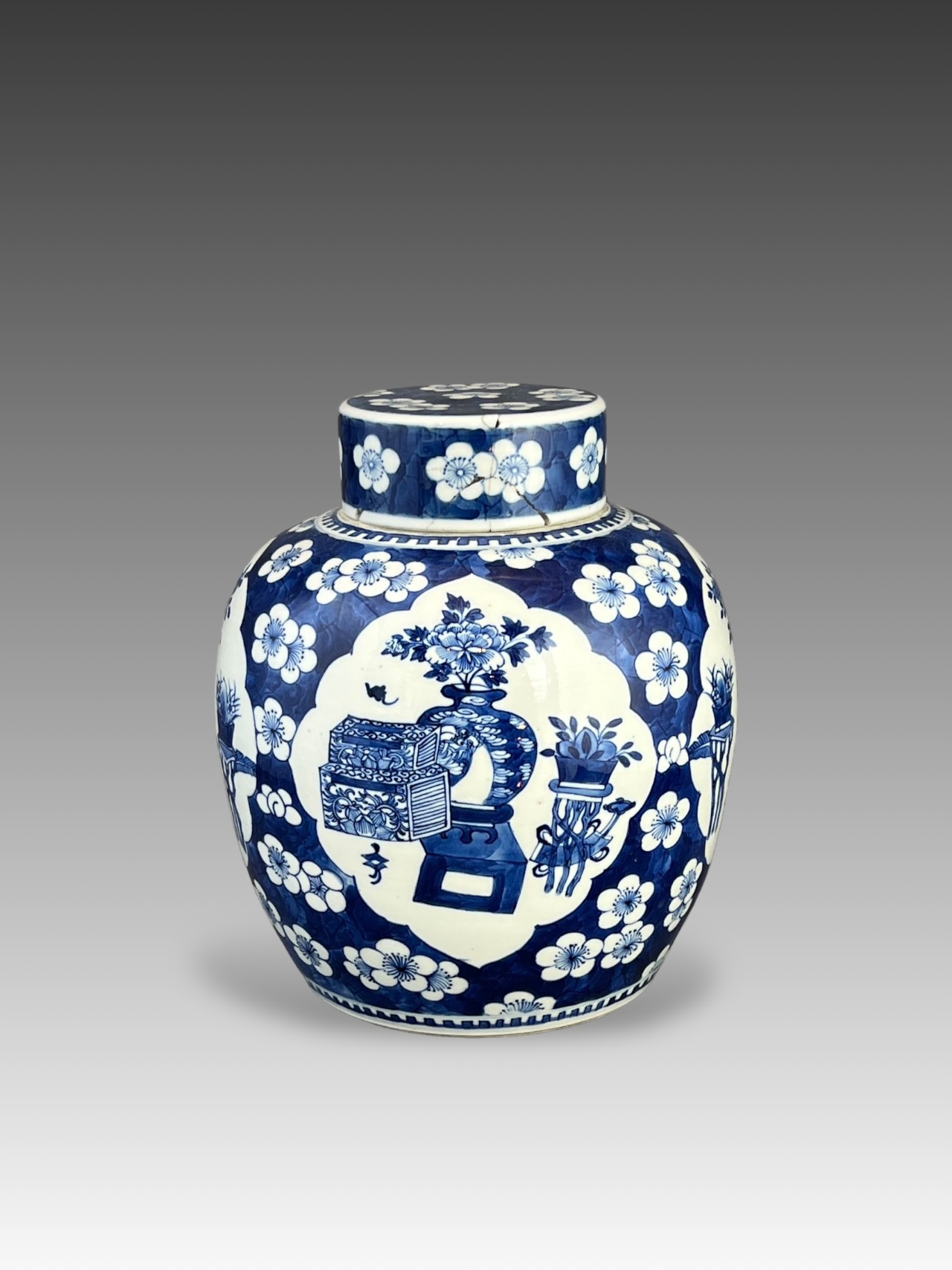 A blue and white 'Hundred antiques' Ginger Jar and Cover, Guangxu