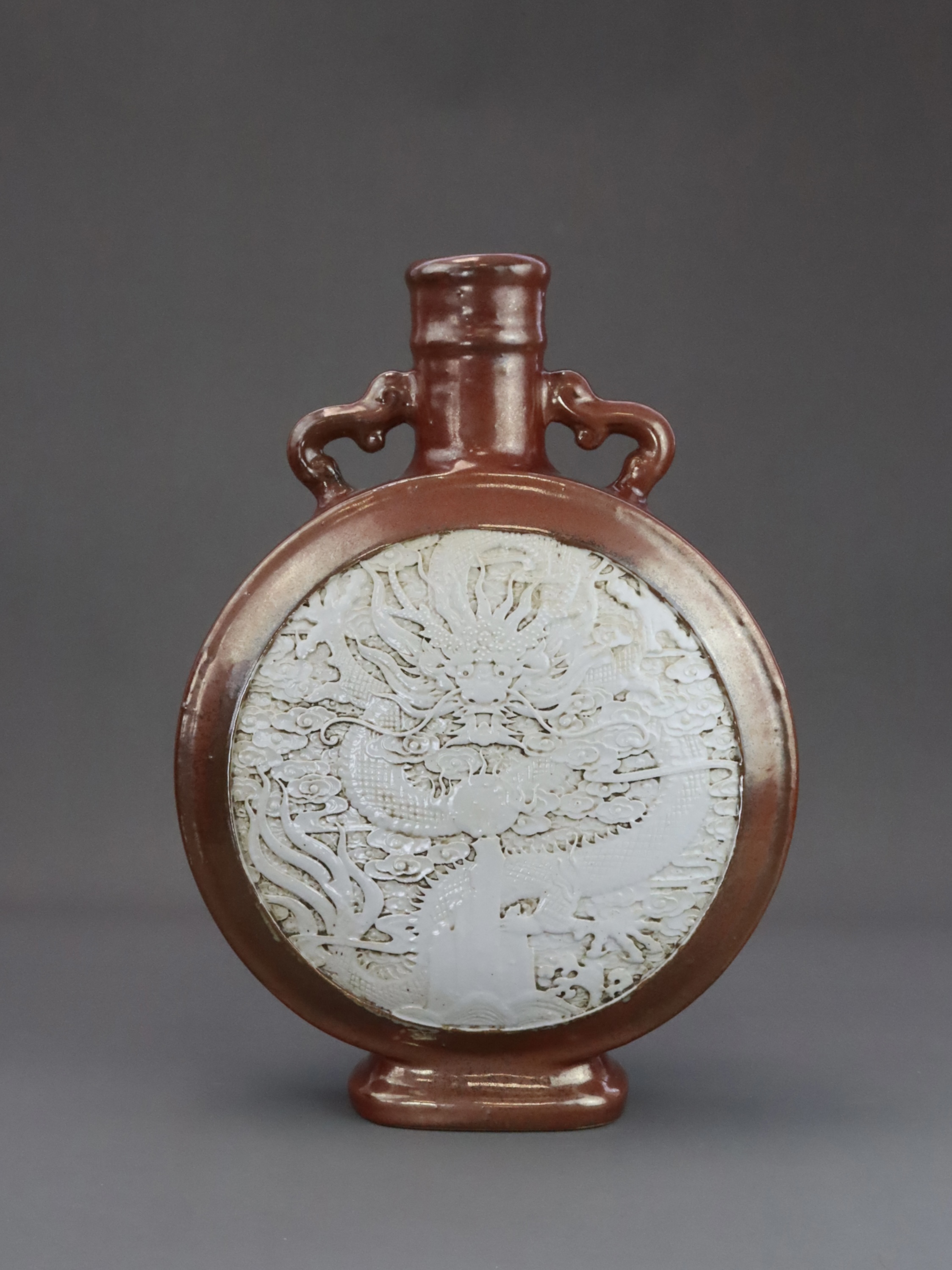 A Dragon Moonflask of Wang Bingrong type, late Qing dynasty, - Image 4 of 13