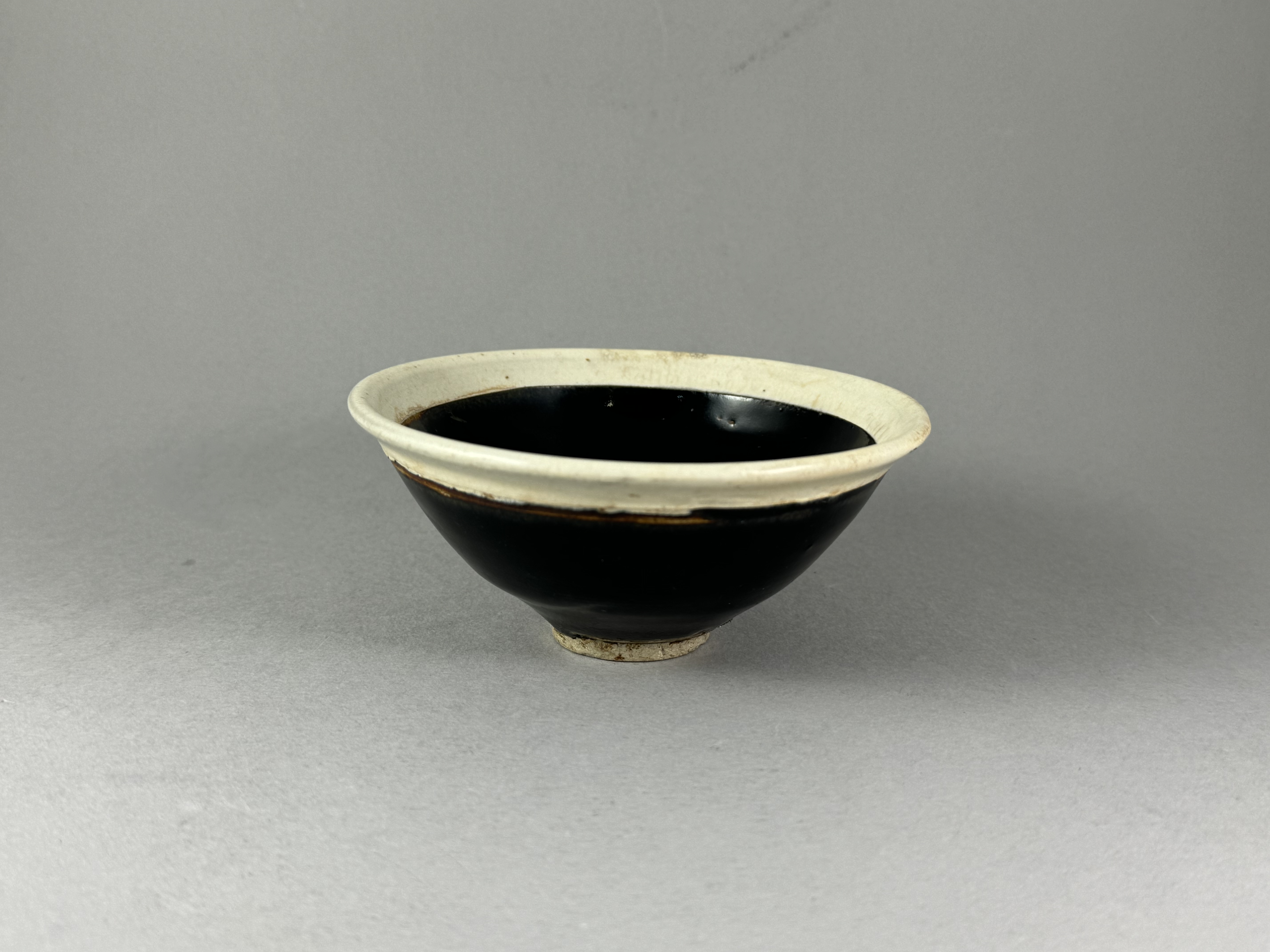 A Fine White-rimmed Black-glazed conical Bowl, Song dynasty - Image 4 of 7