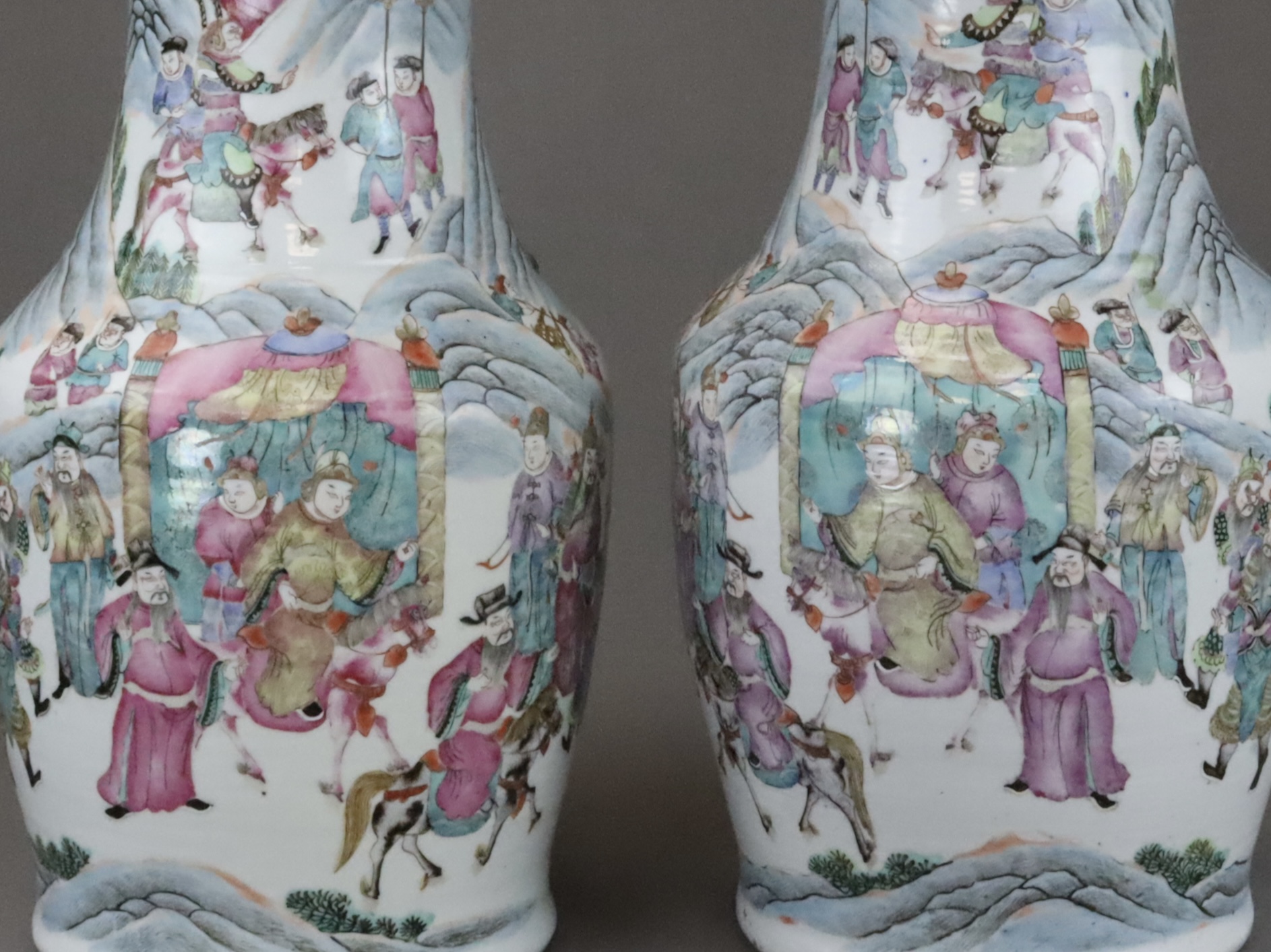 A Pair of 'famille rose' Warrior Vases, 19th century, - Bild 4 aus 18