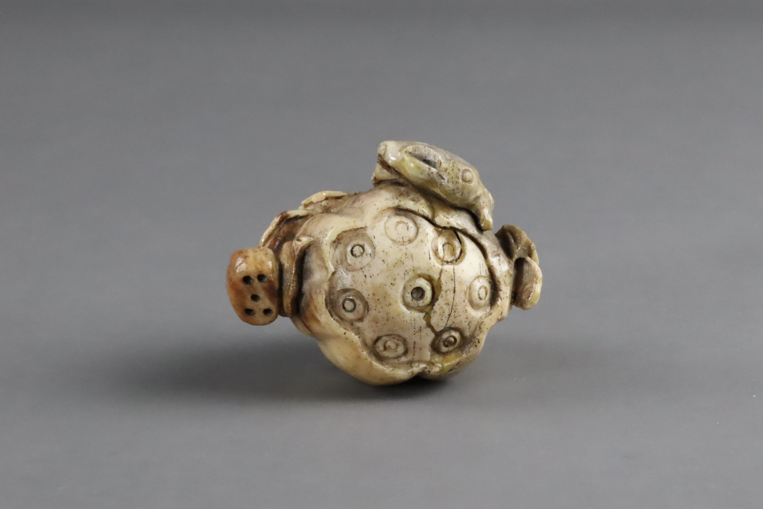 A Burnt Jade Lotus Pod Carving, Qing dynasty - Image 7 of 8