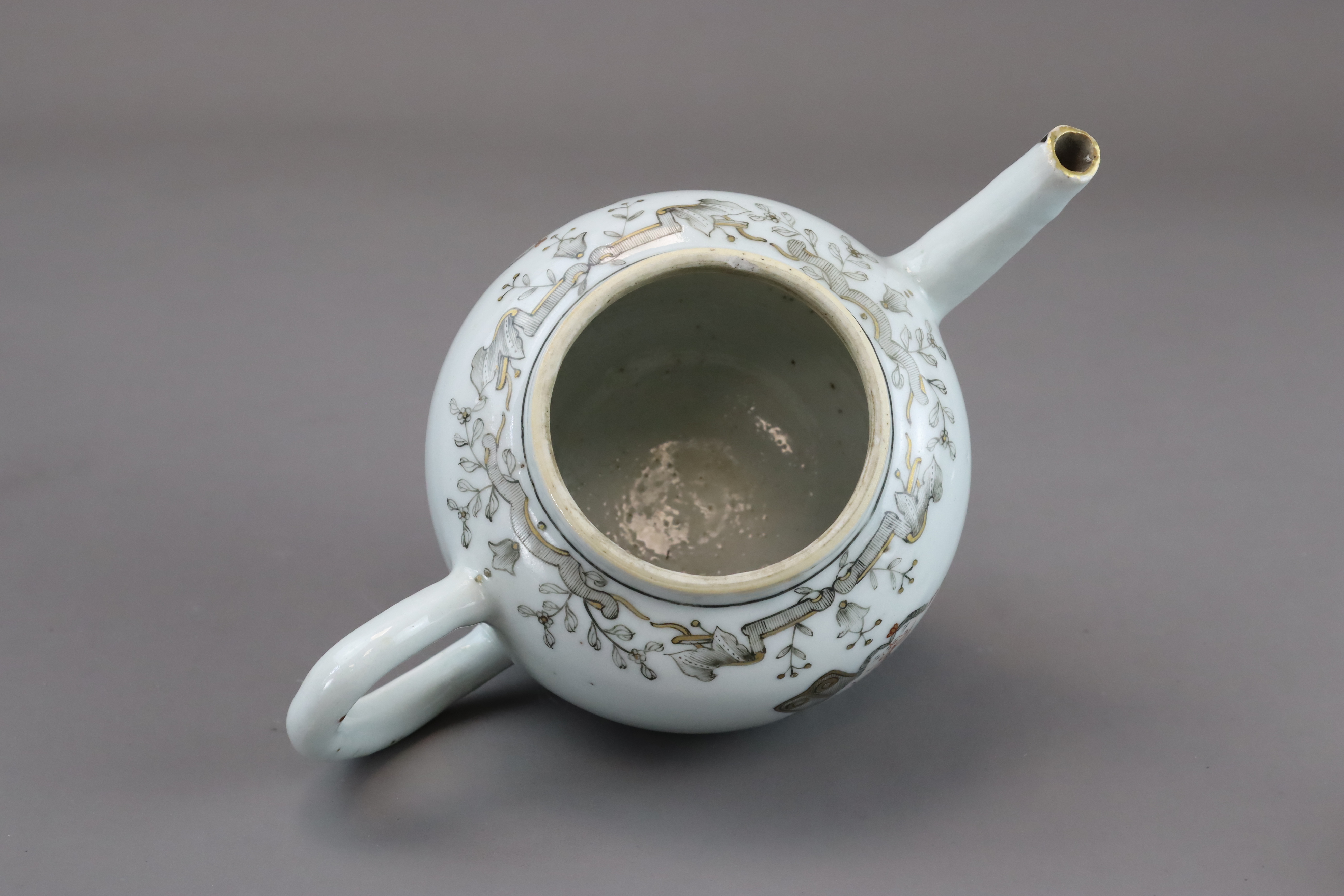 A Mythological Subject Grisaille and Gilt decorated Teapot, Qianlong - Image 7 of 9
