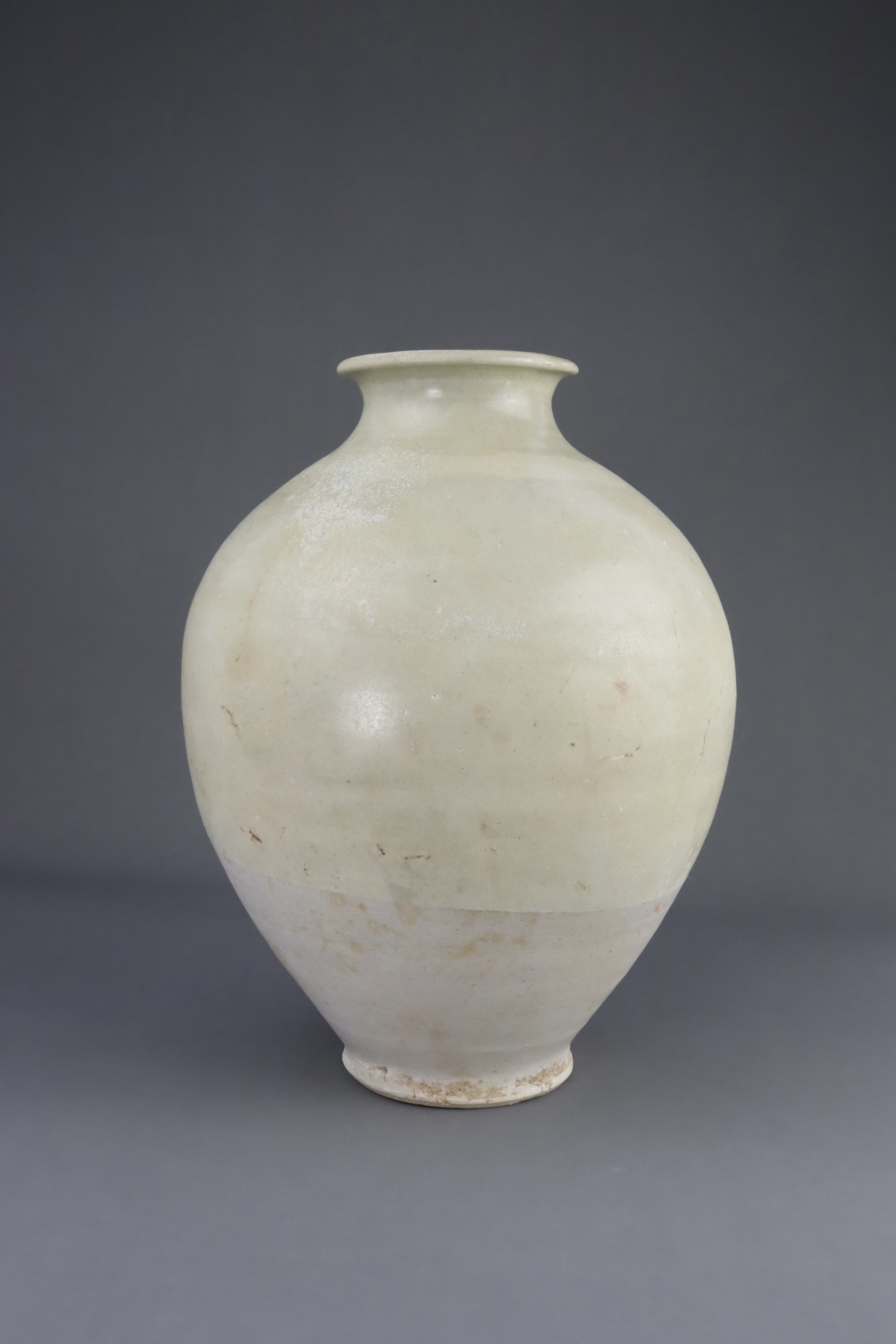 A White-glazed Jar, Tang dynasty - Image 4 of 8