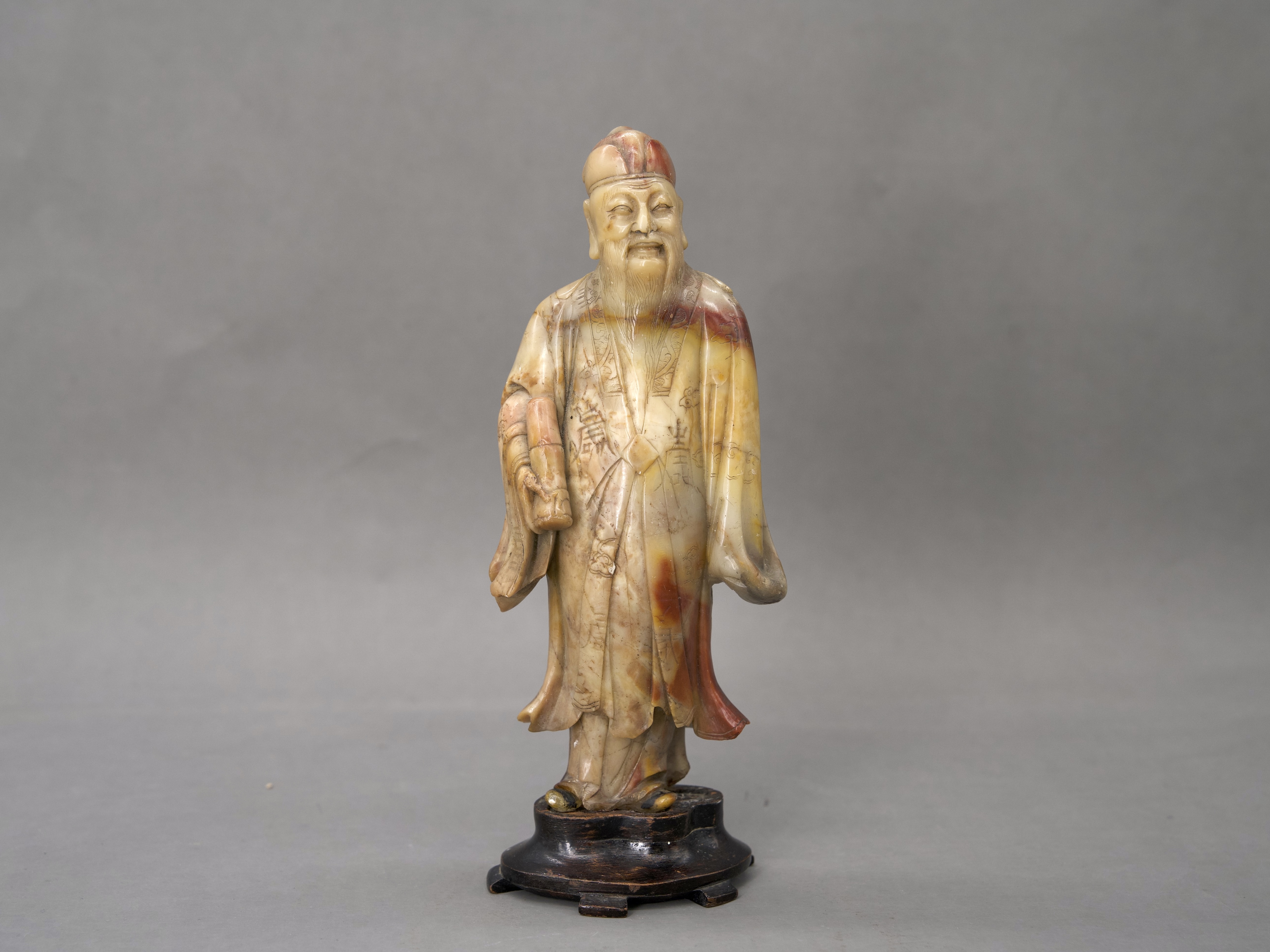 A Soapstone Figure of an Immortal, 18/19th century, - Image 2 of 7