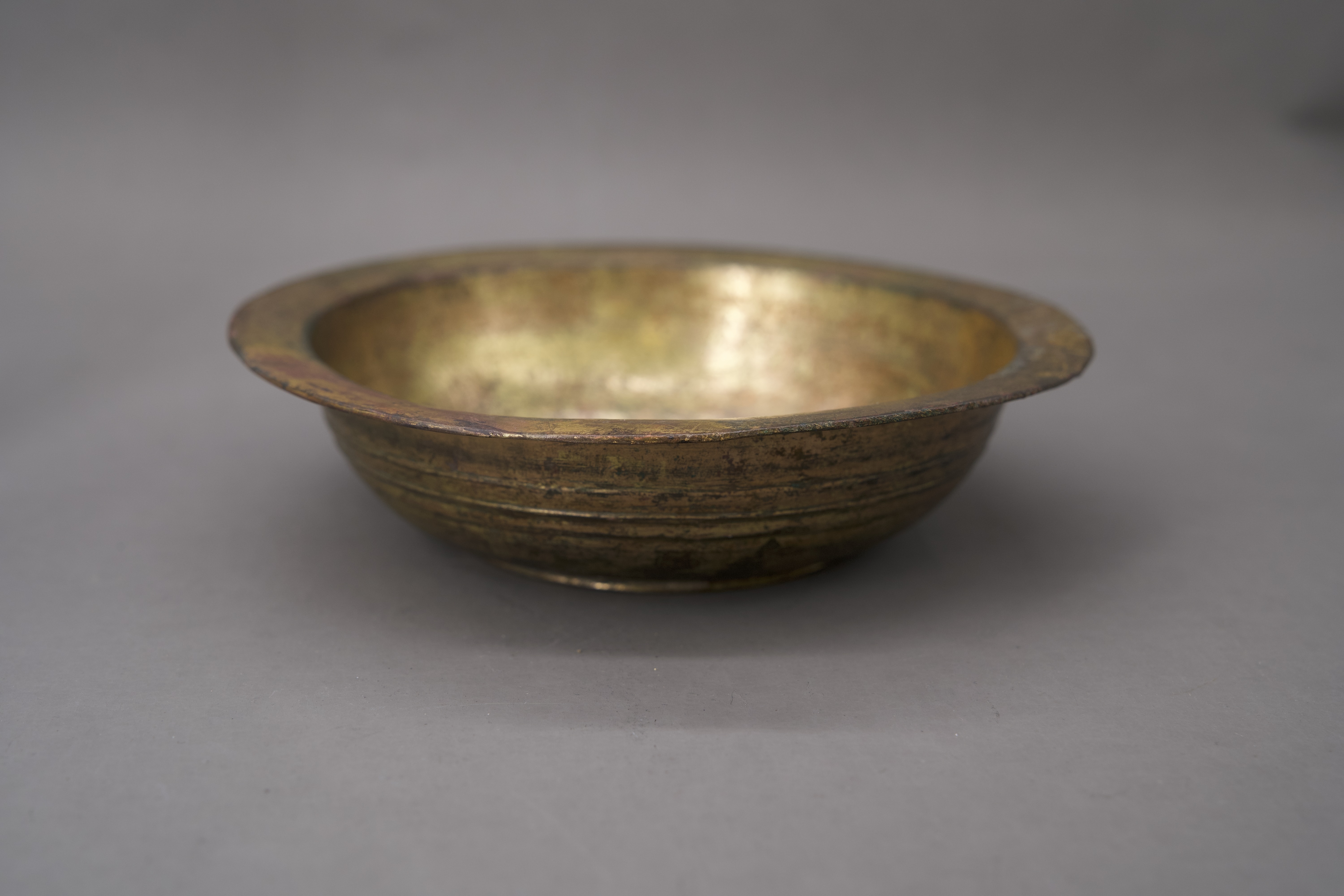 A Gilt Bronze Small Basin, Han dynasty - Image 3 of 10