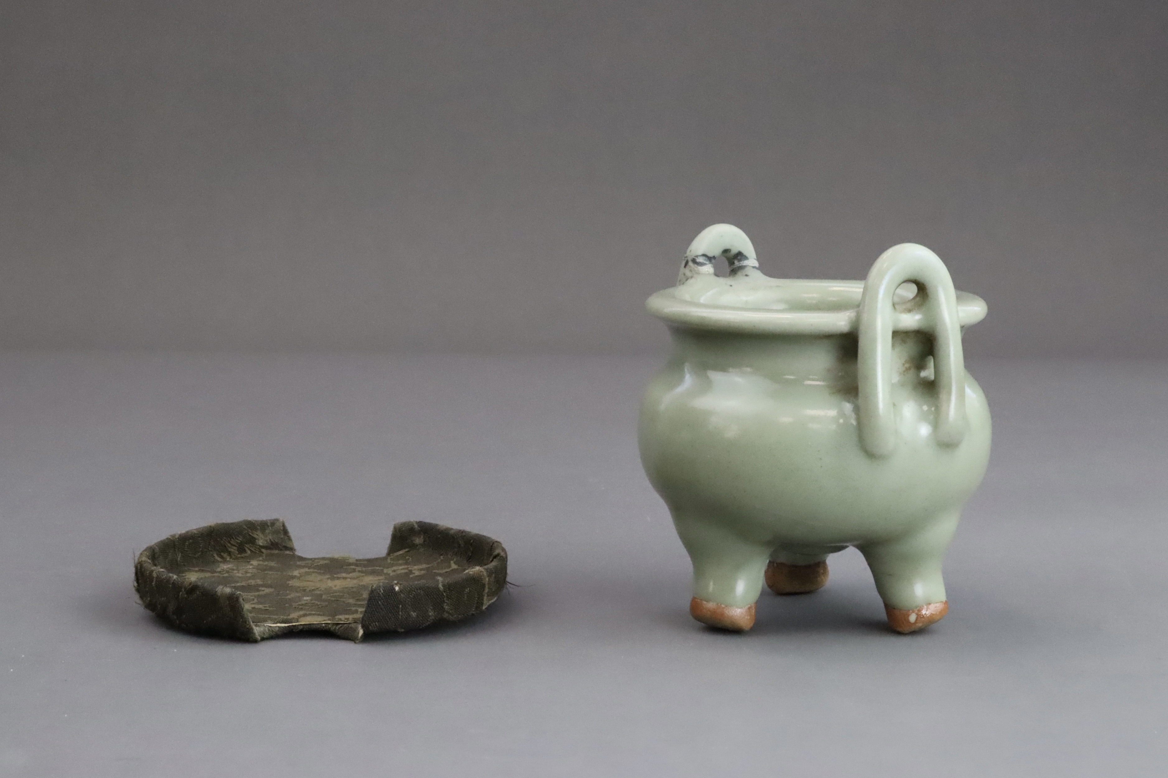 A Longquan Celadon Tripod Incense Burner, Yuan dynasty  - Image 8 of 12