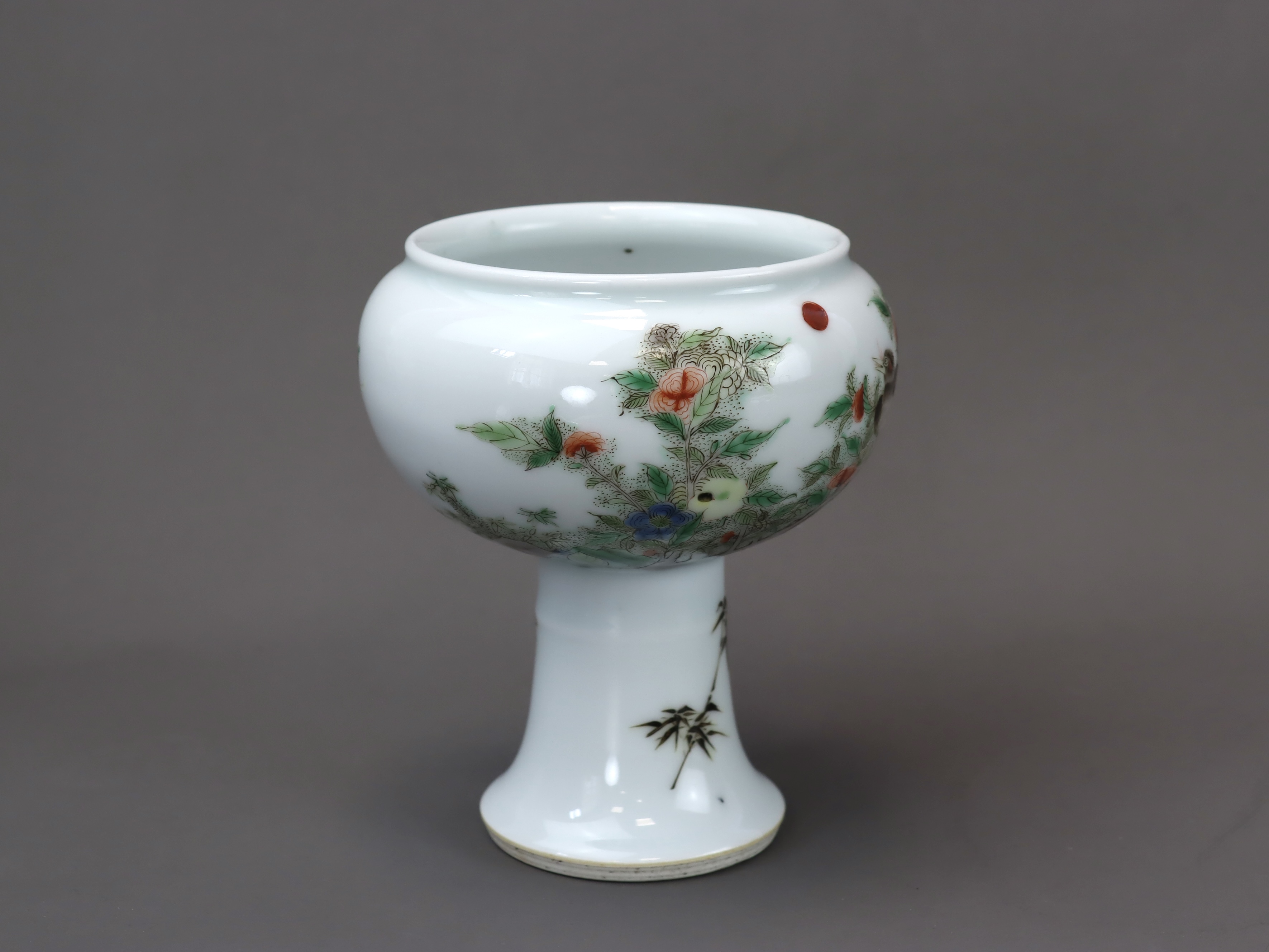  A 'famille verte' Stembowl, late Qing dynasty' - Image 4 of 7