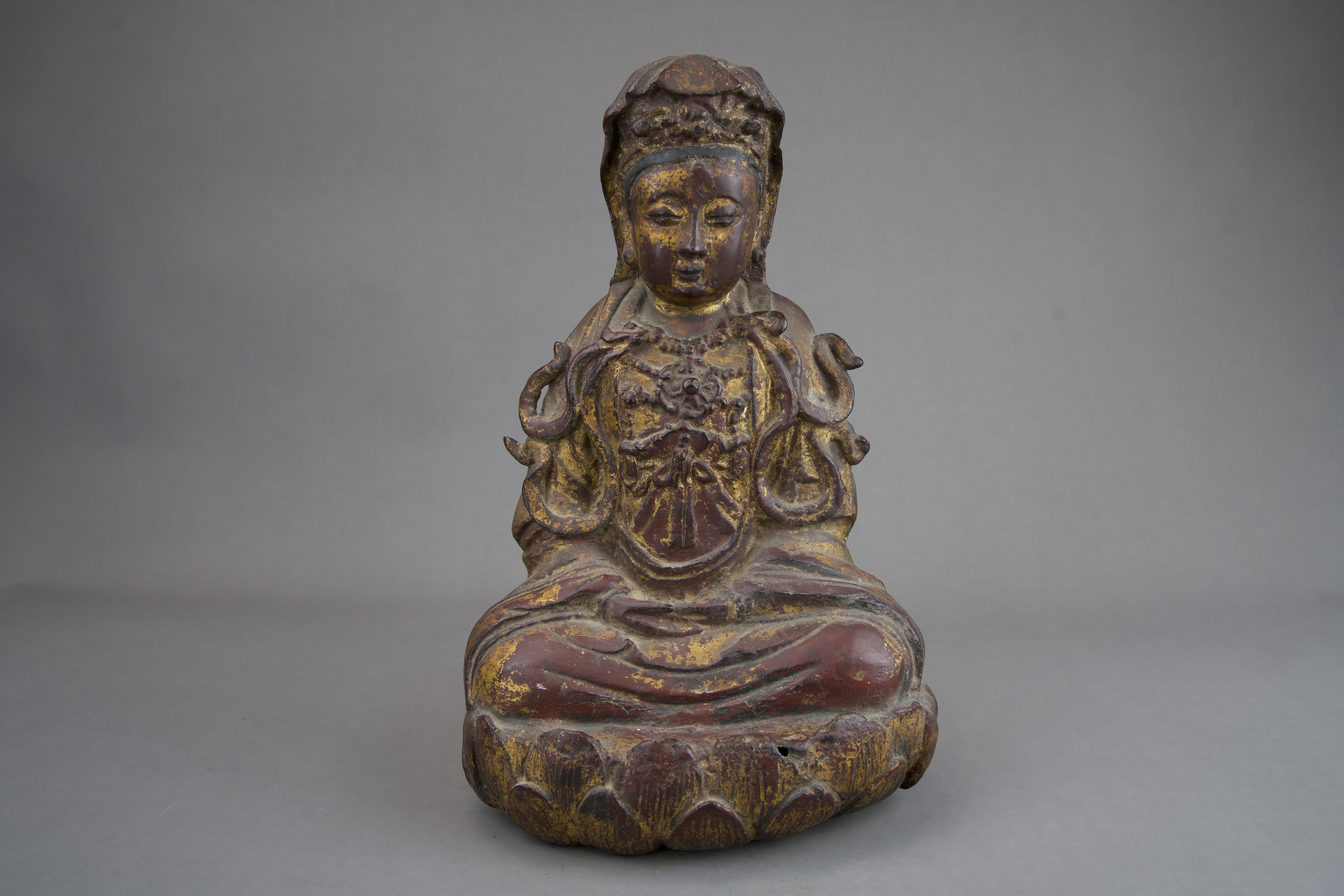 A Lacquered Bronze Seated Guanyin, Ming dynasty, - Image 5 of 7