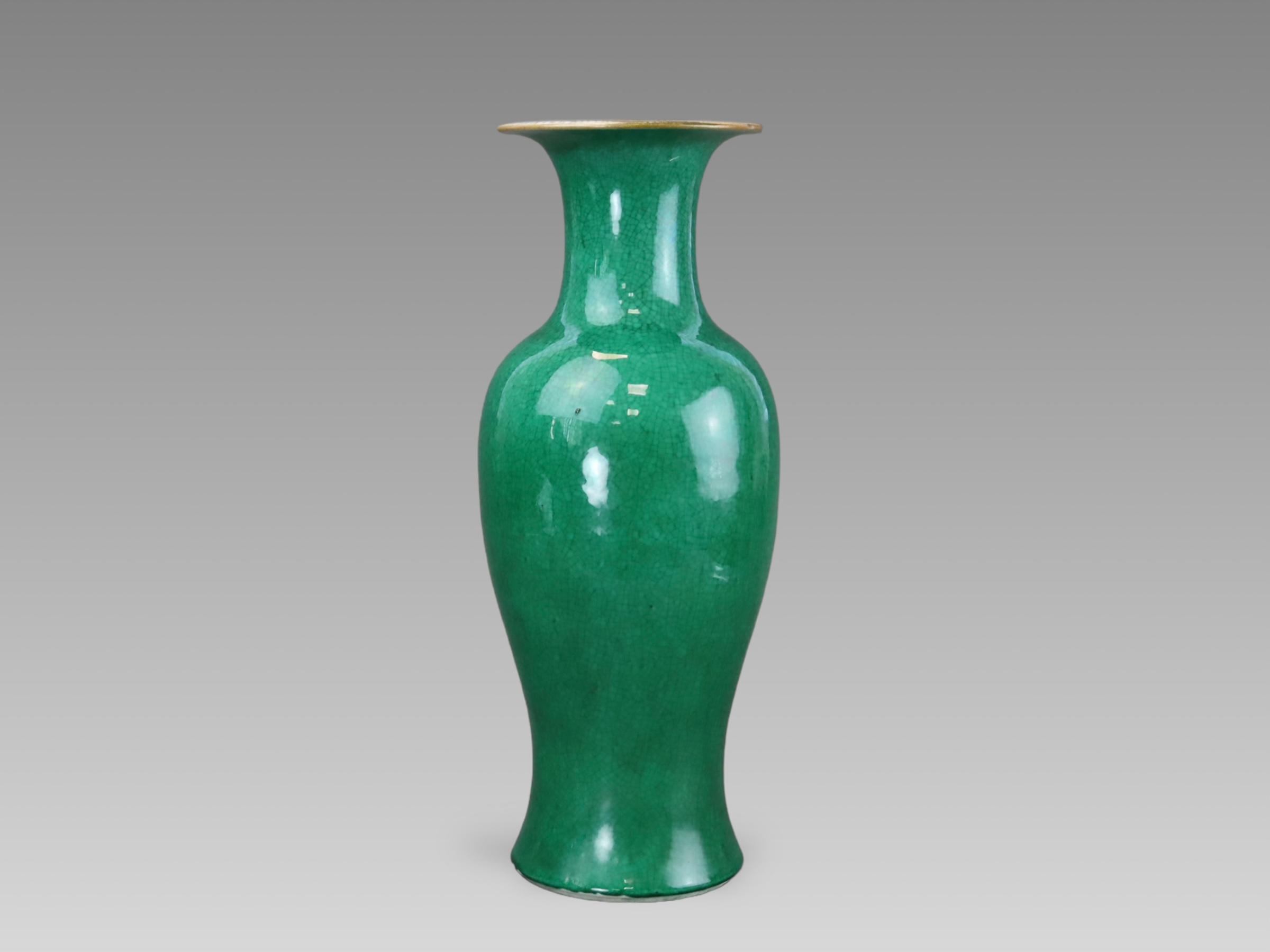 An Apple Green Vase, Qing dynasty,