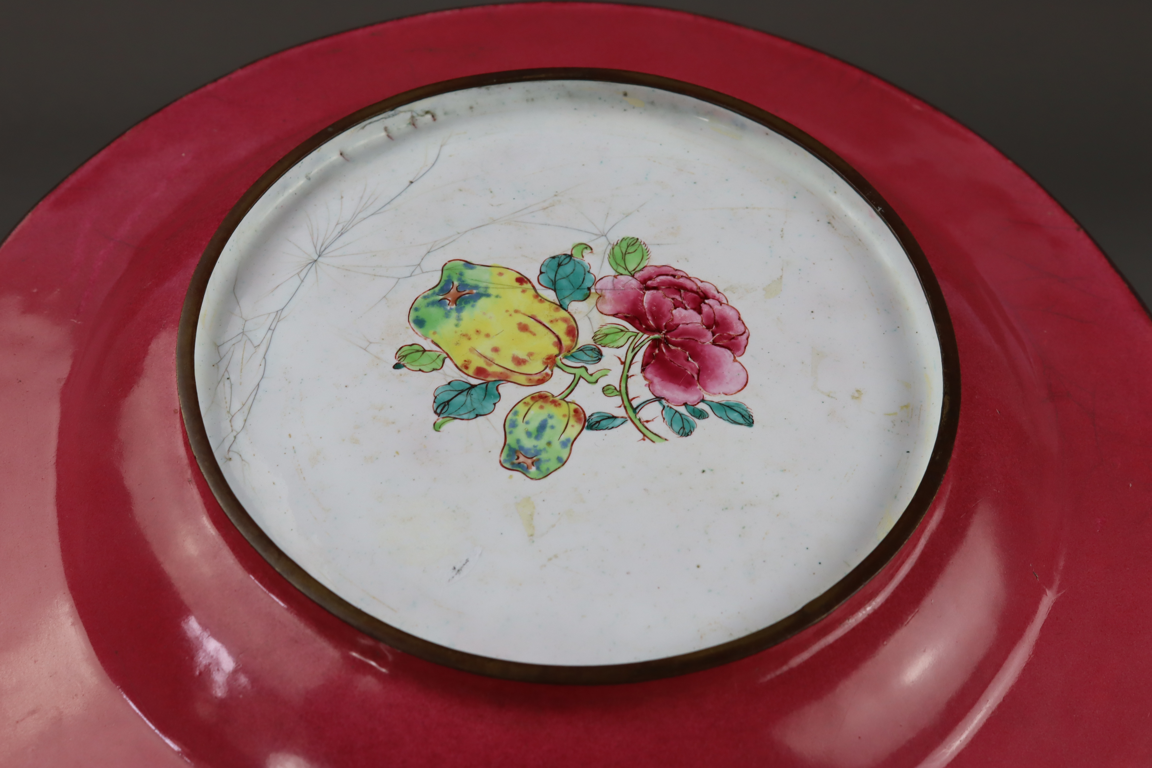A Ruby Back Canton Enamel 'Ladies' Plate, Yongzheng - Image 4 of 6