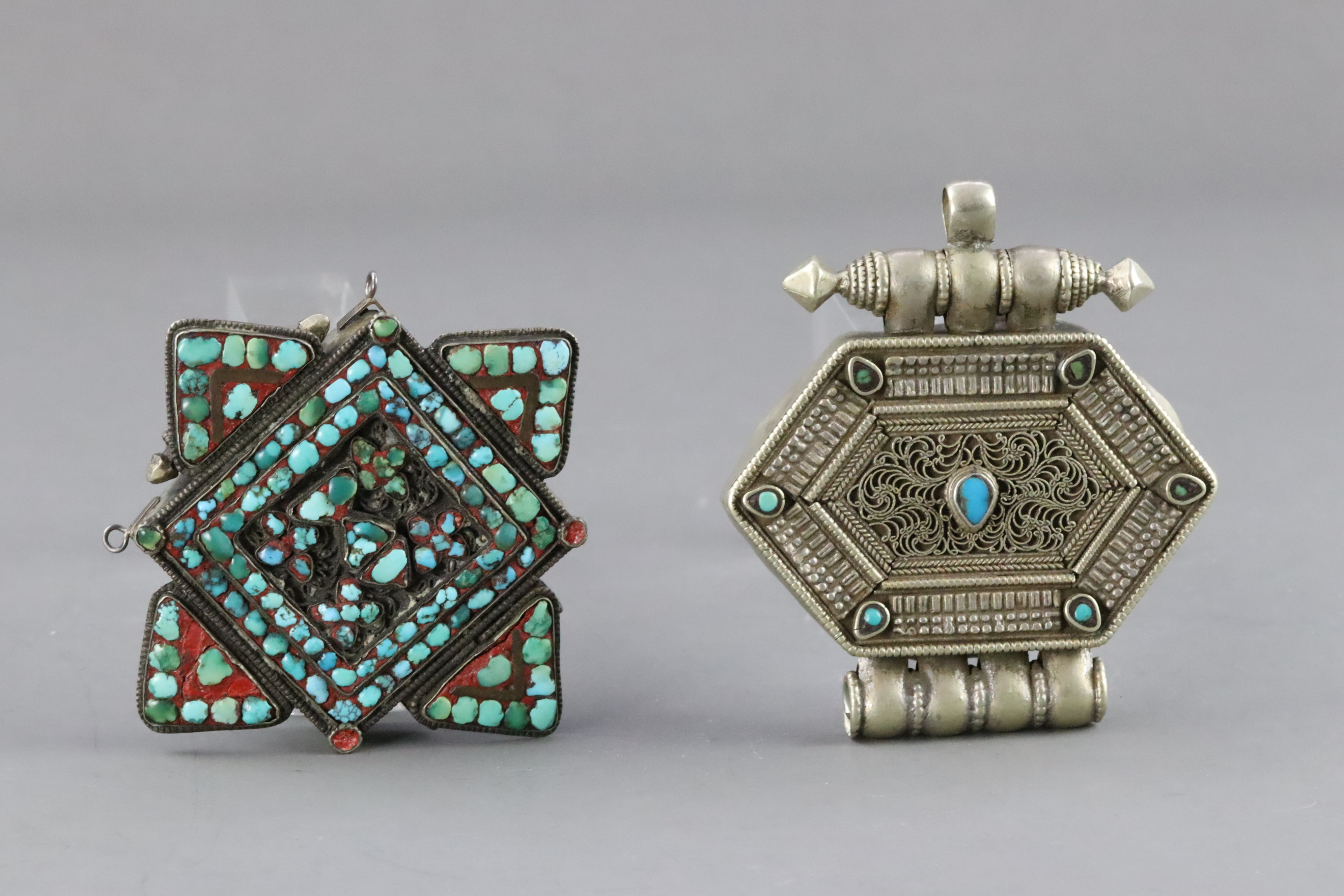 A Silver Reliquary Pendant, and a Turquoise set Gau with Mandala,19th century,A Silver and Turquoise - Bild 3 aus 13