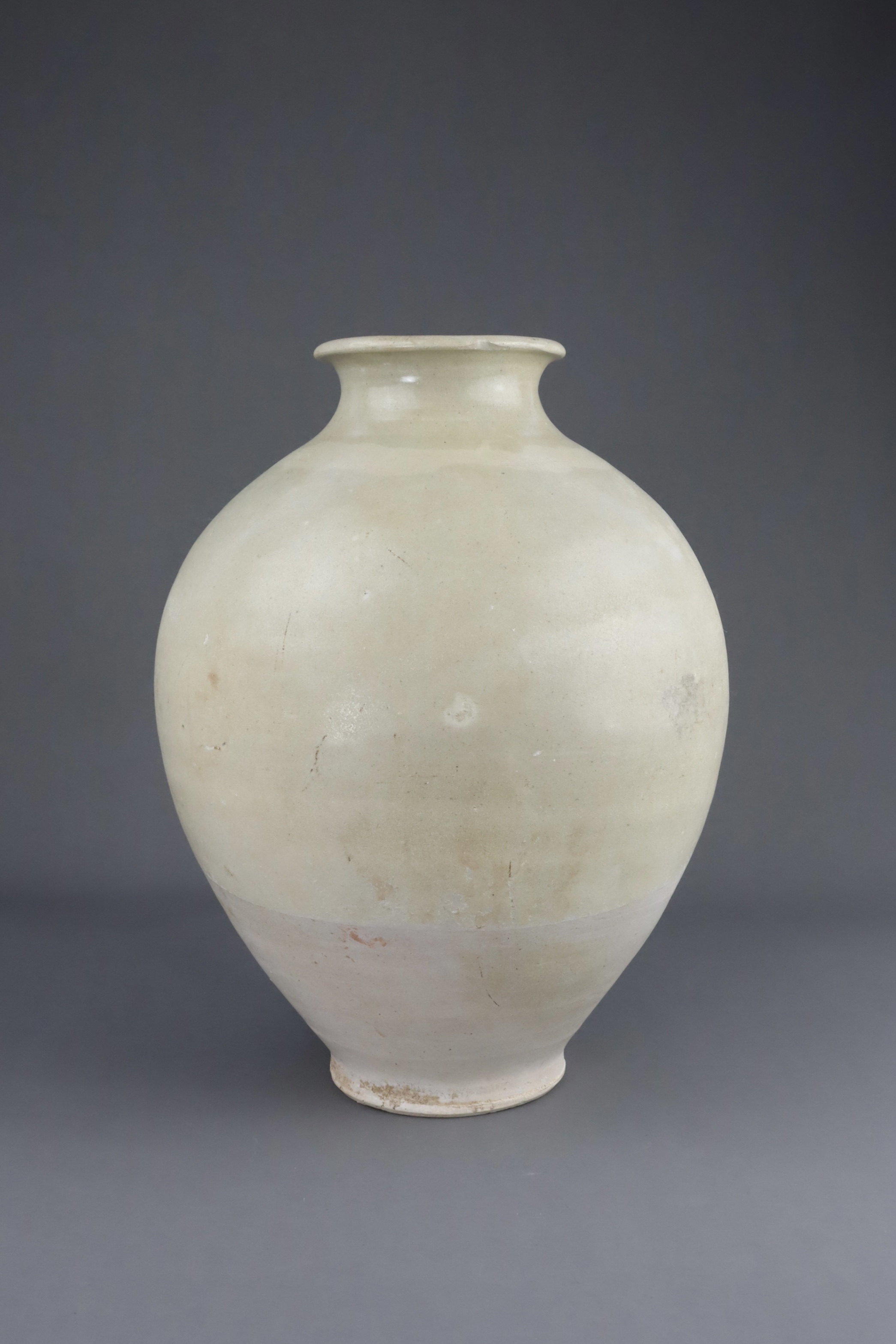 A White-glazed Jar, Tang dynasty - Image 5 of 8