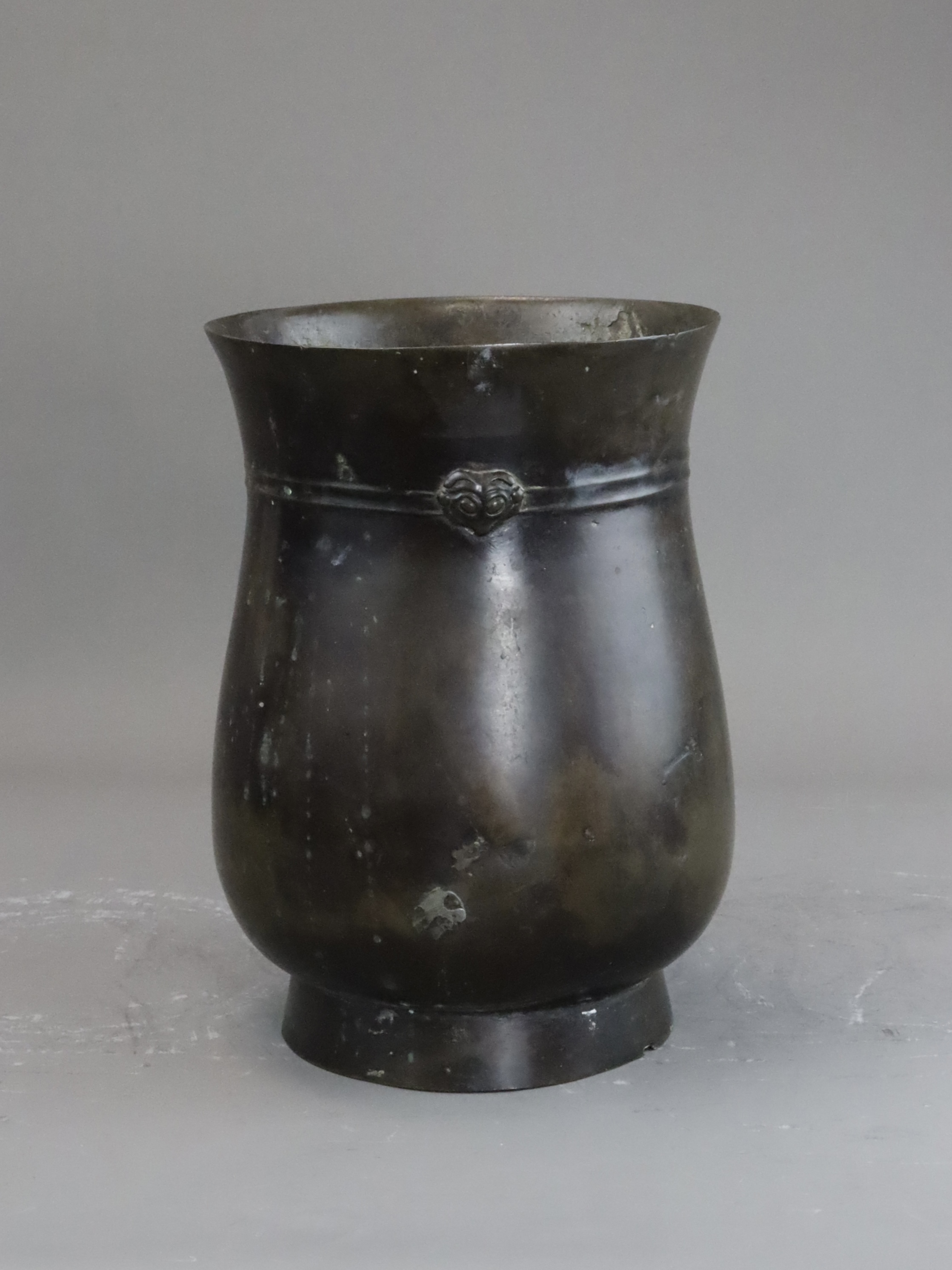 A Bronze Vase, hu, Ming dynasty - Image 6 of 9
