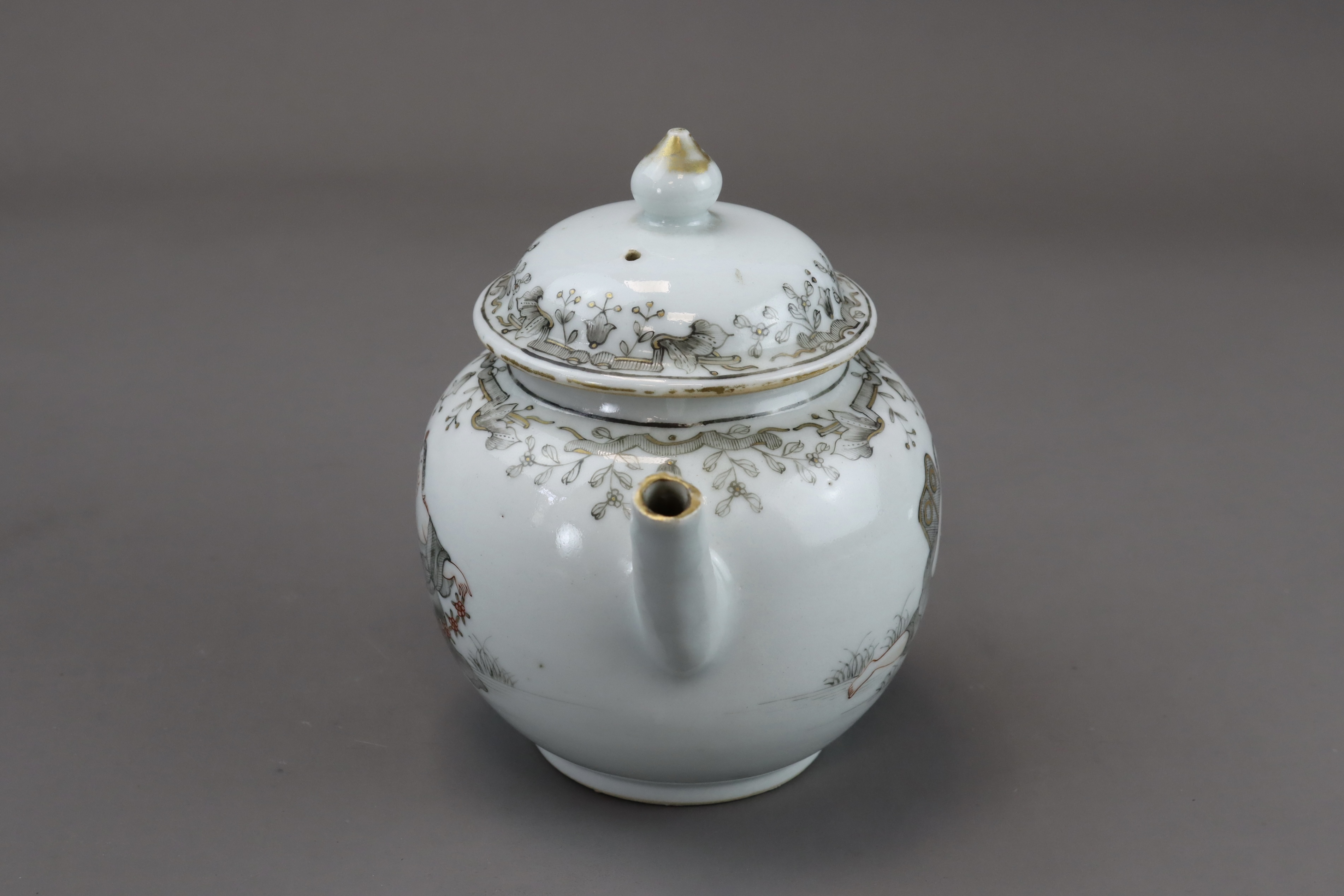 A Mythological Subject Grisaille and Gilt decorated Teapot, Qianlong - Image 5 of 9