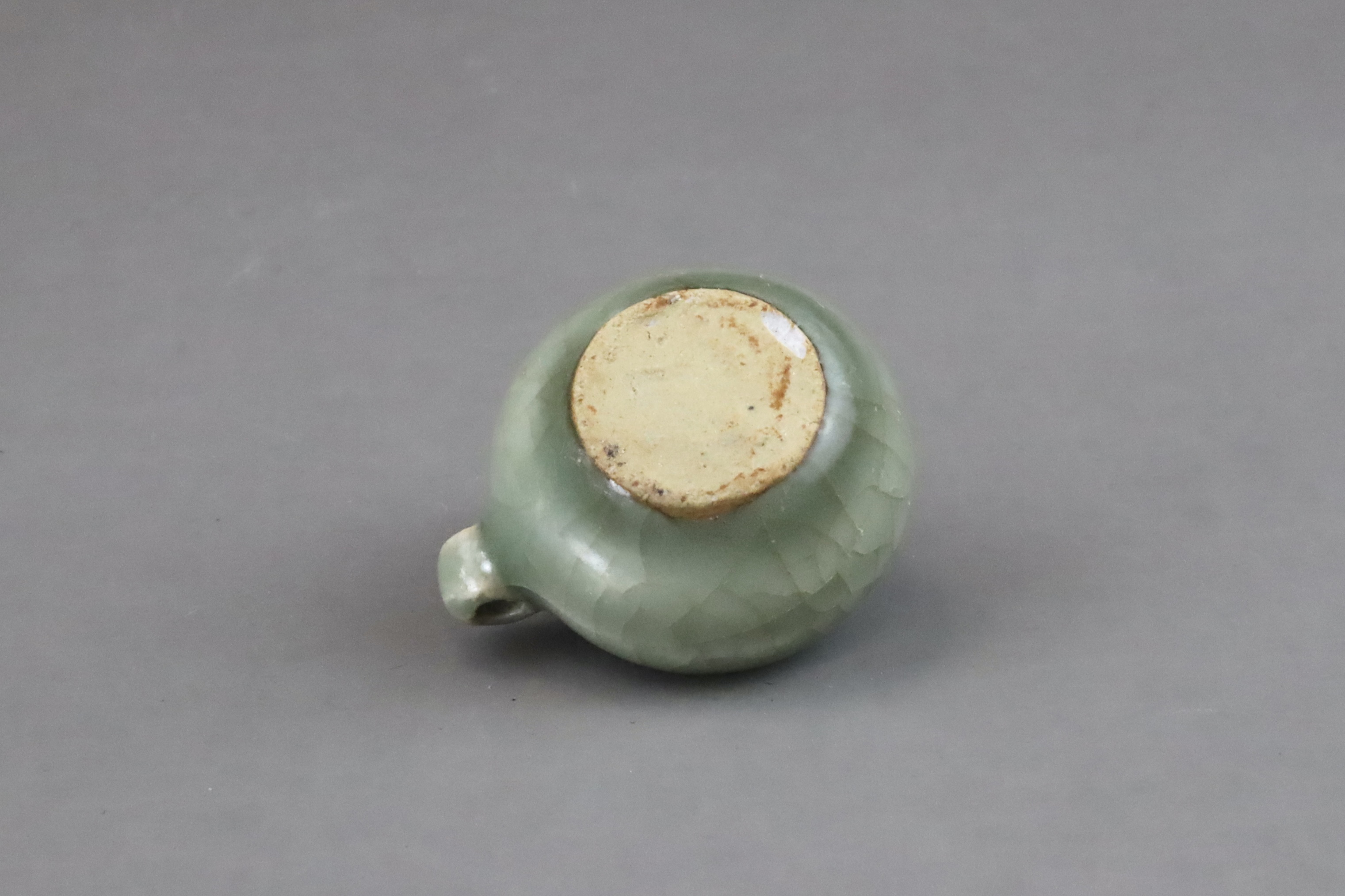 A Longquan Celadon Bird Feeder, Song dynasty - Image 8 of 8