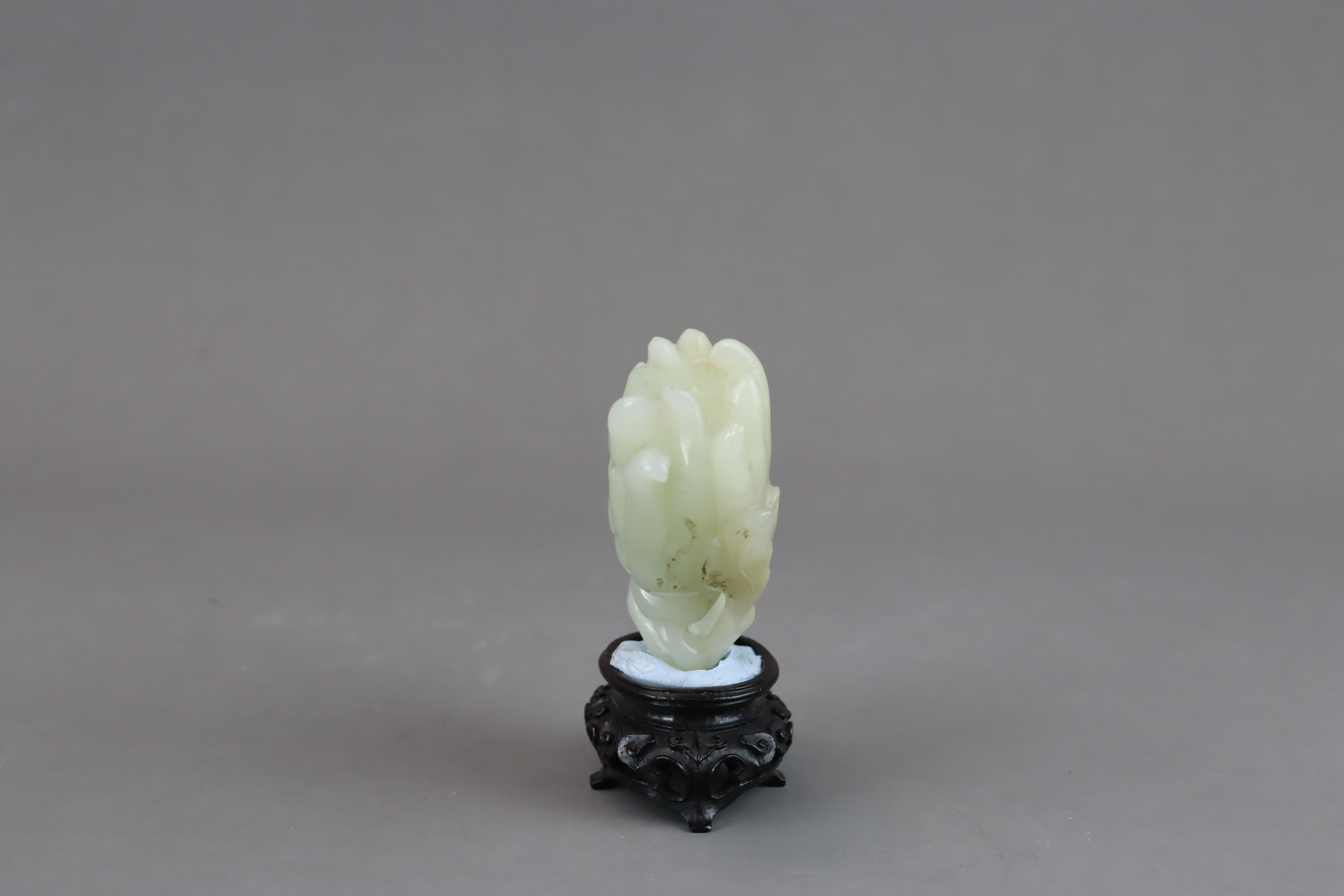 A Celadon Jade Double Citron Pendant, mid Qing dynasty - Image 2 of 6