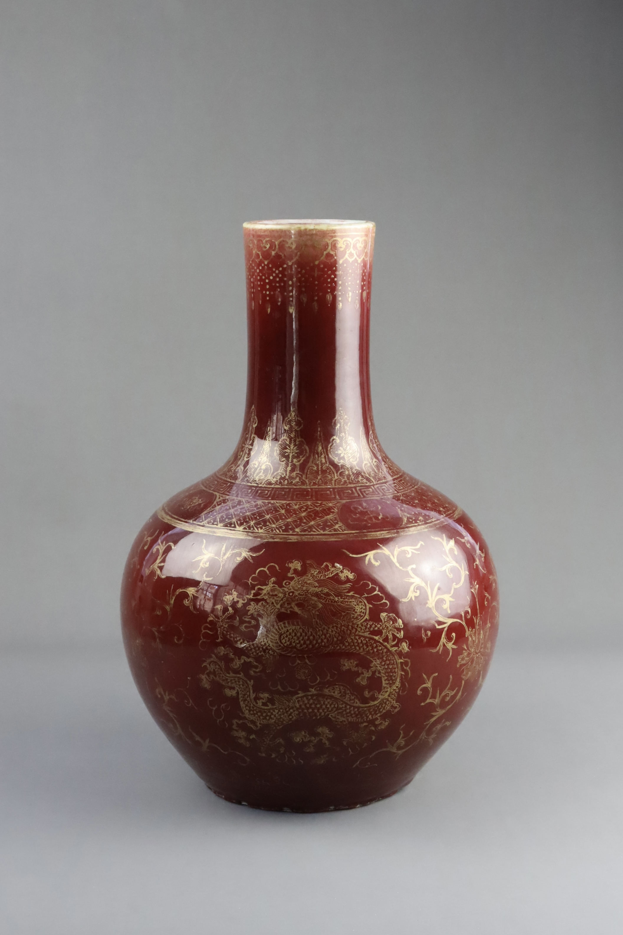 A  Red glazed Gilt Dragon Vase,late Qing dynasty - Image 4 of 9