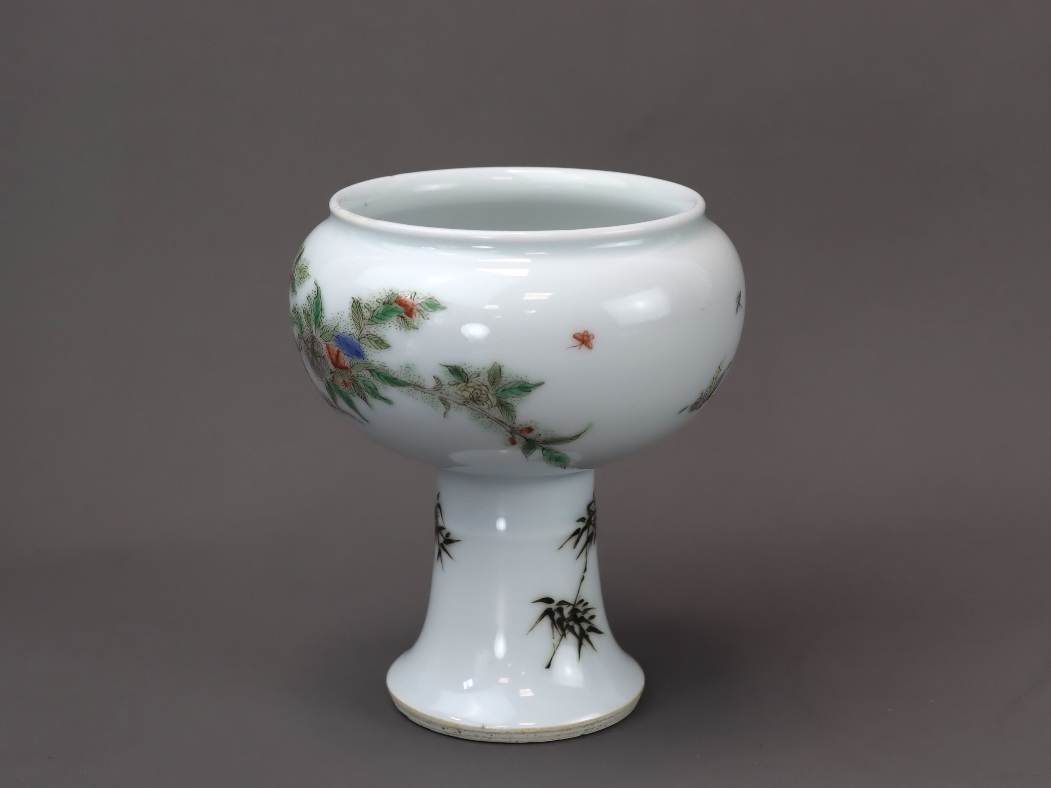  A 'famille verte' Stembowl, late Qing dynasty' - Image 5 of 7